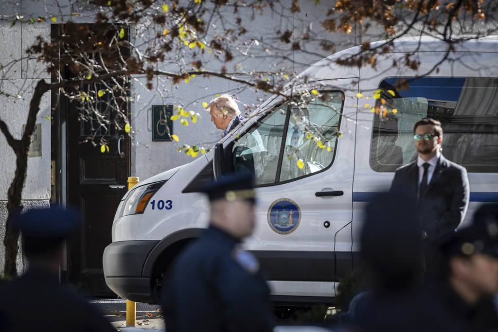 Trump arrives at a courthouse in New York