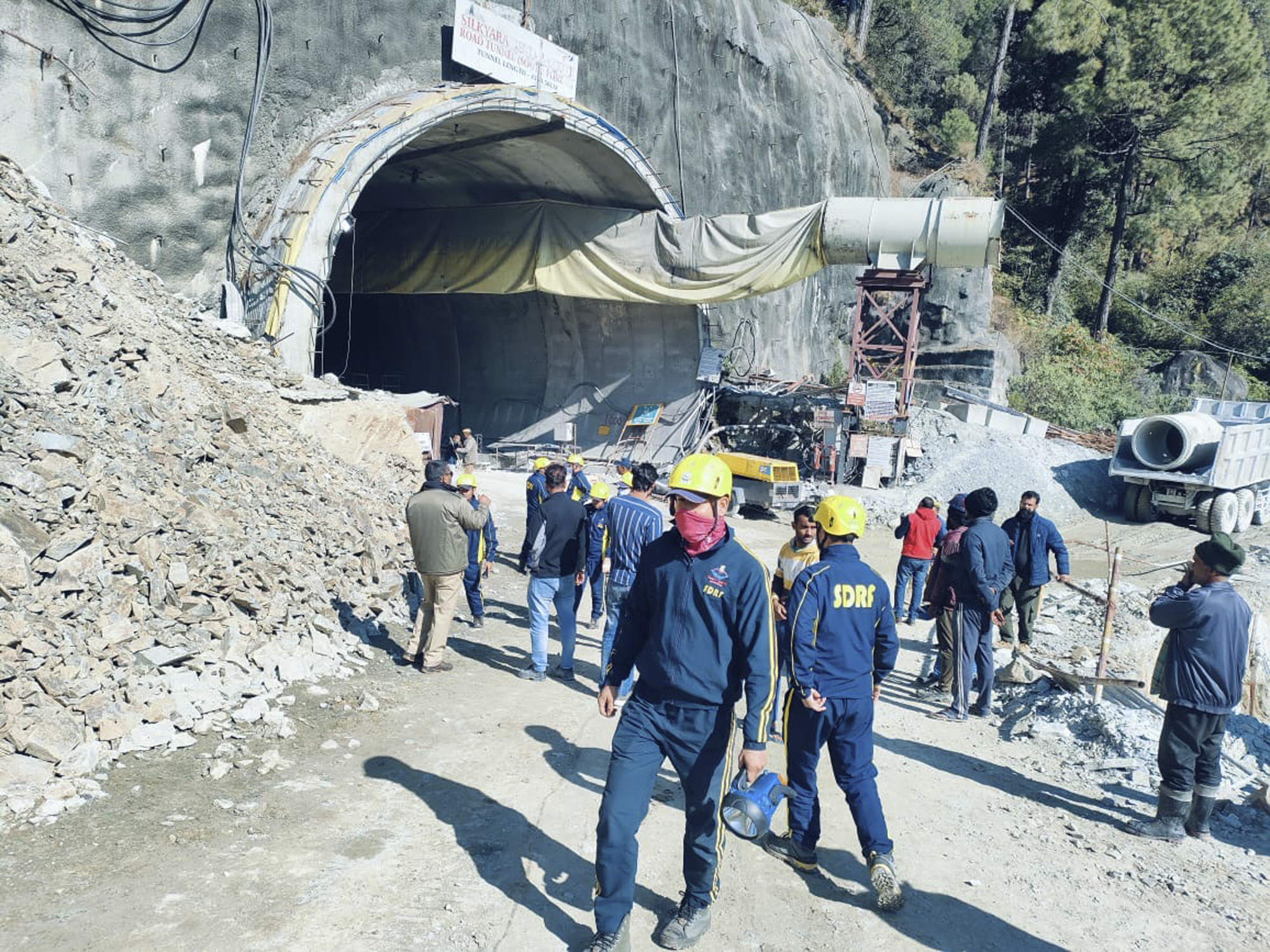india tunnel collapse
