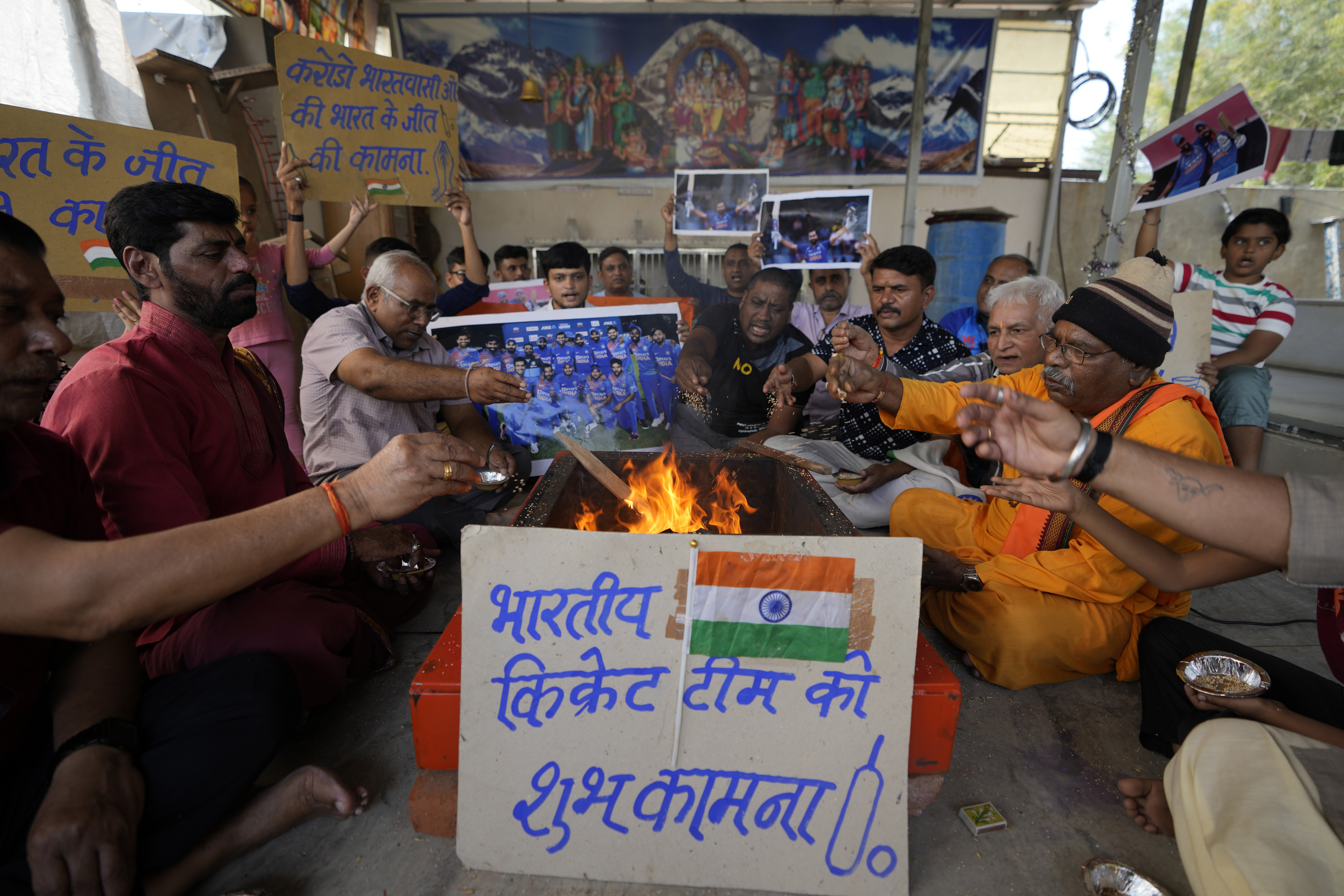 Cricket fans perform rituals for the victory of the Indian team