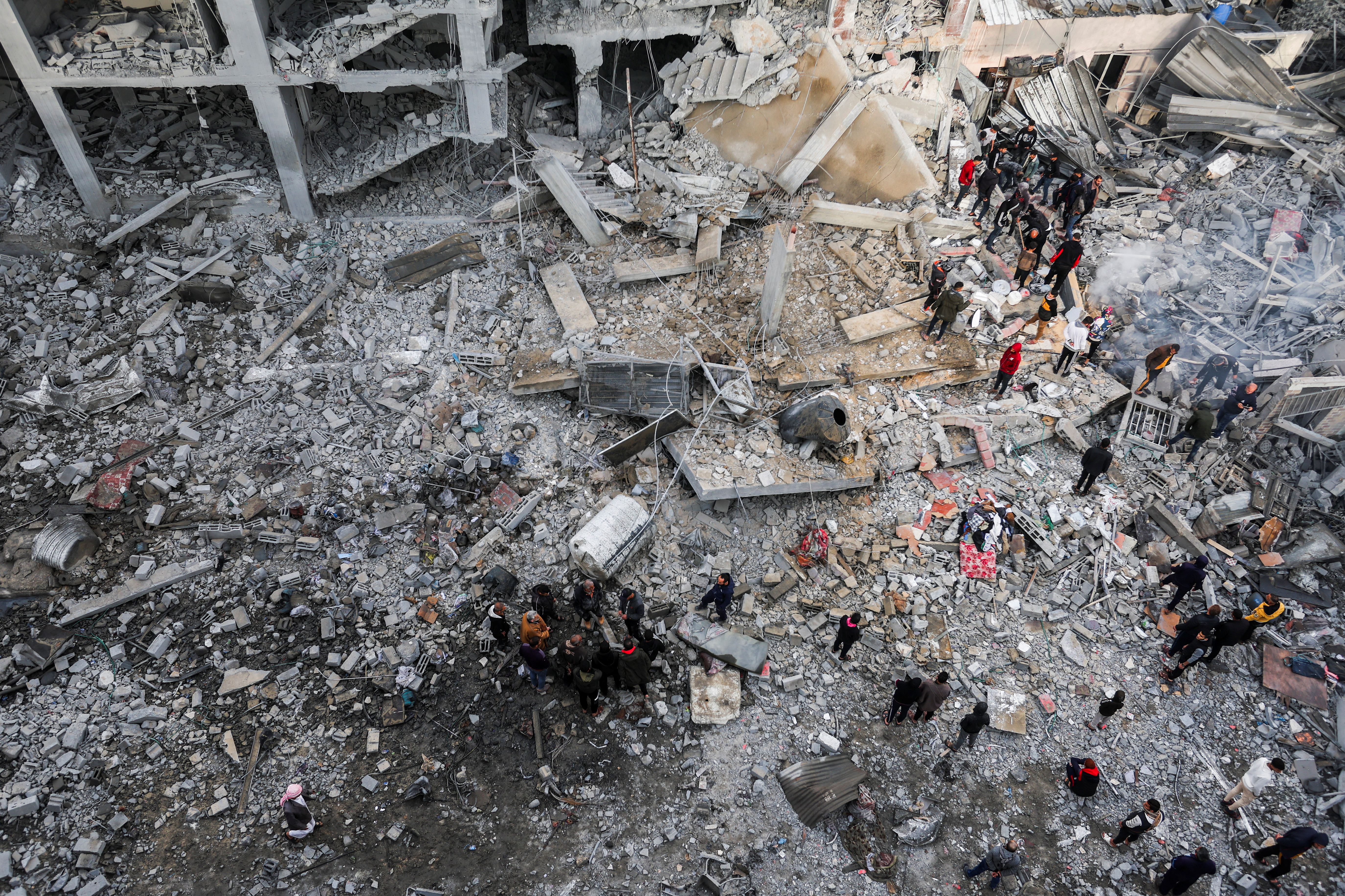 Israeli strikes on houses in Khan Younis