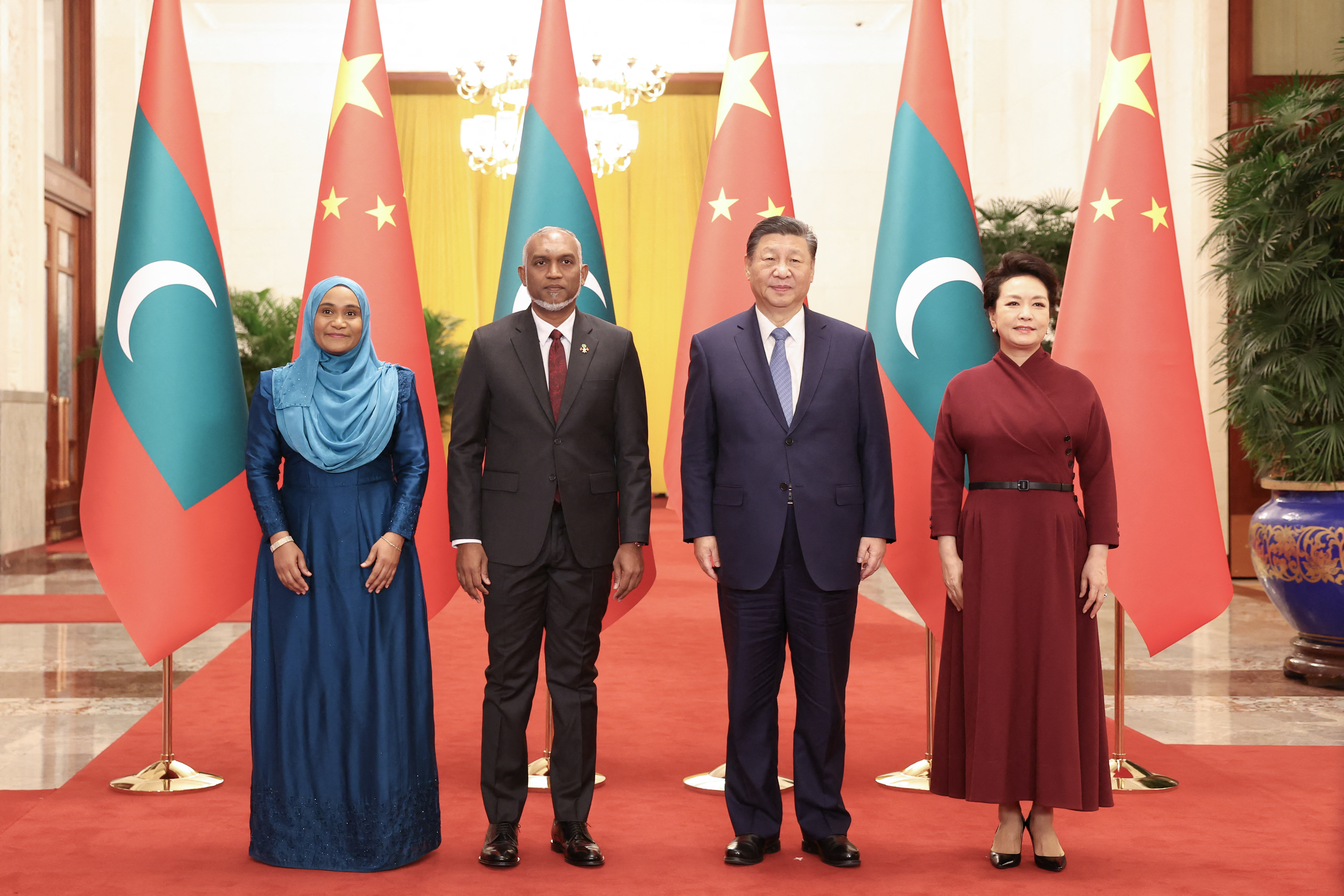 Chinese President Xi Jinping and Maldivian President Mohamed Muizzu attend a welcome ceremony at the Great Hall of the People in Beijing, China January 10, 2024 [cnsphoto via Reuters]
