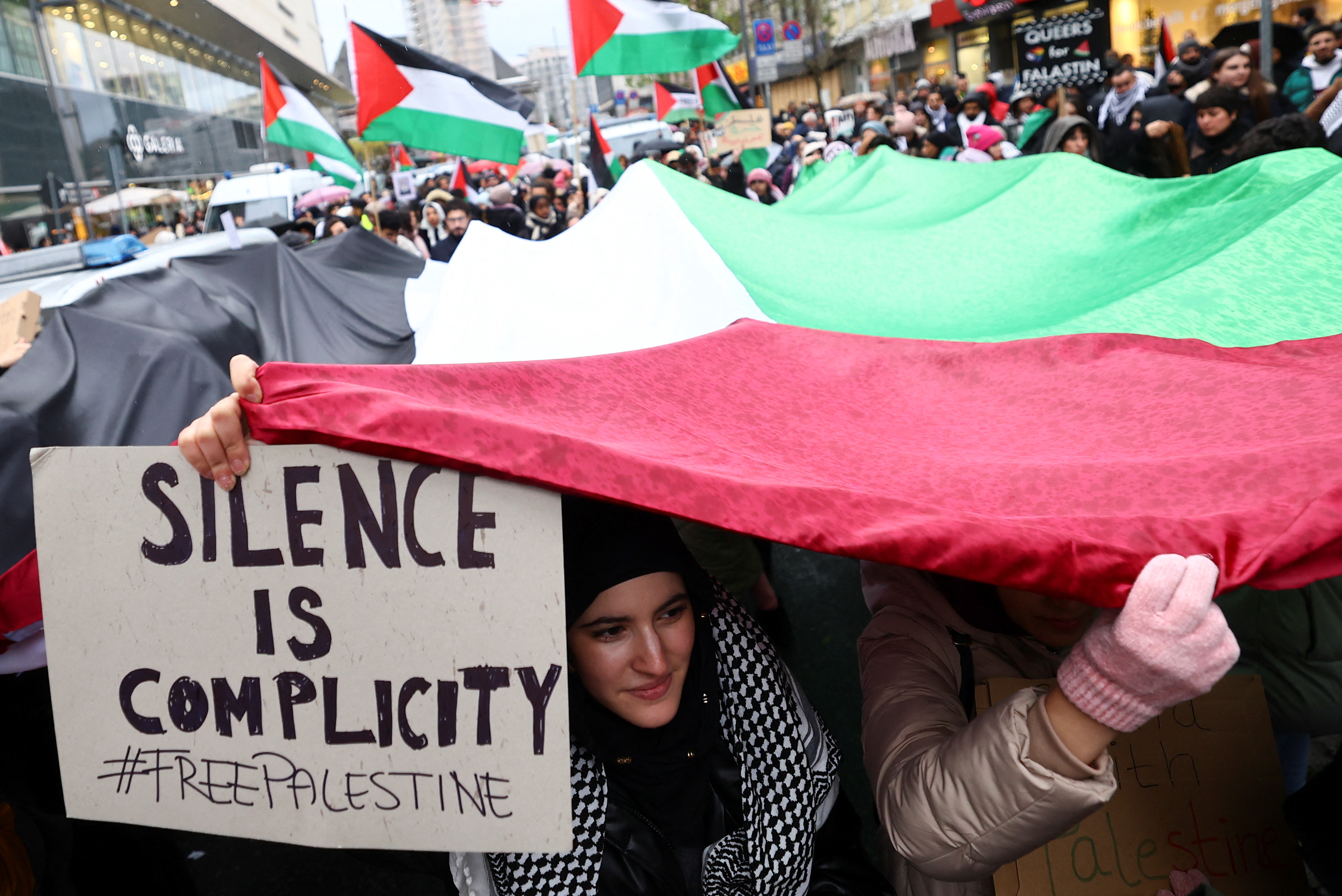 A woman holds a placard as people take part in a demonstration in support of Palestinians in Gaza, during a temporary truce between Palestinian Islamist group Hamas and Israel, in Frankfurt, Germany, November 25, 2023. REUTERS/Kai Pfaffenbach