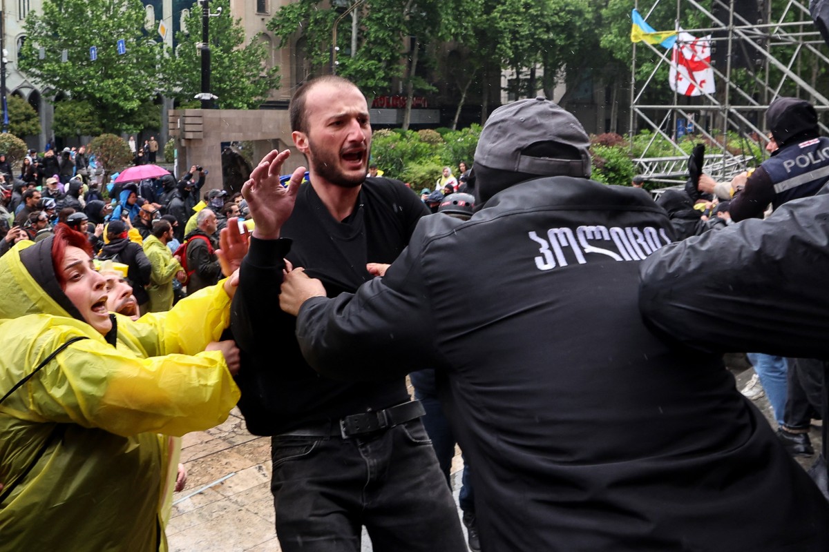 Georgian protesters rally against the controversial "foreign influence" bill