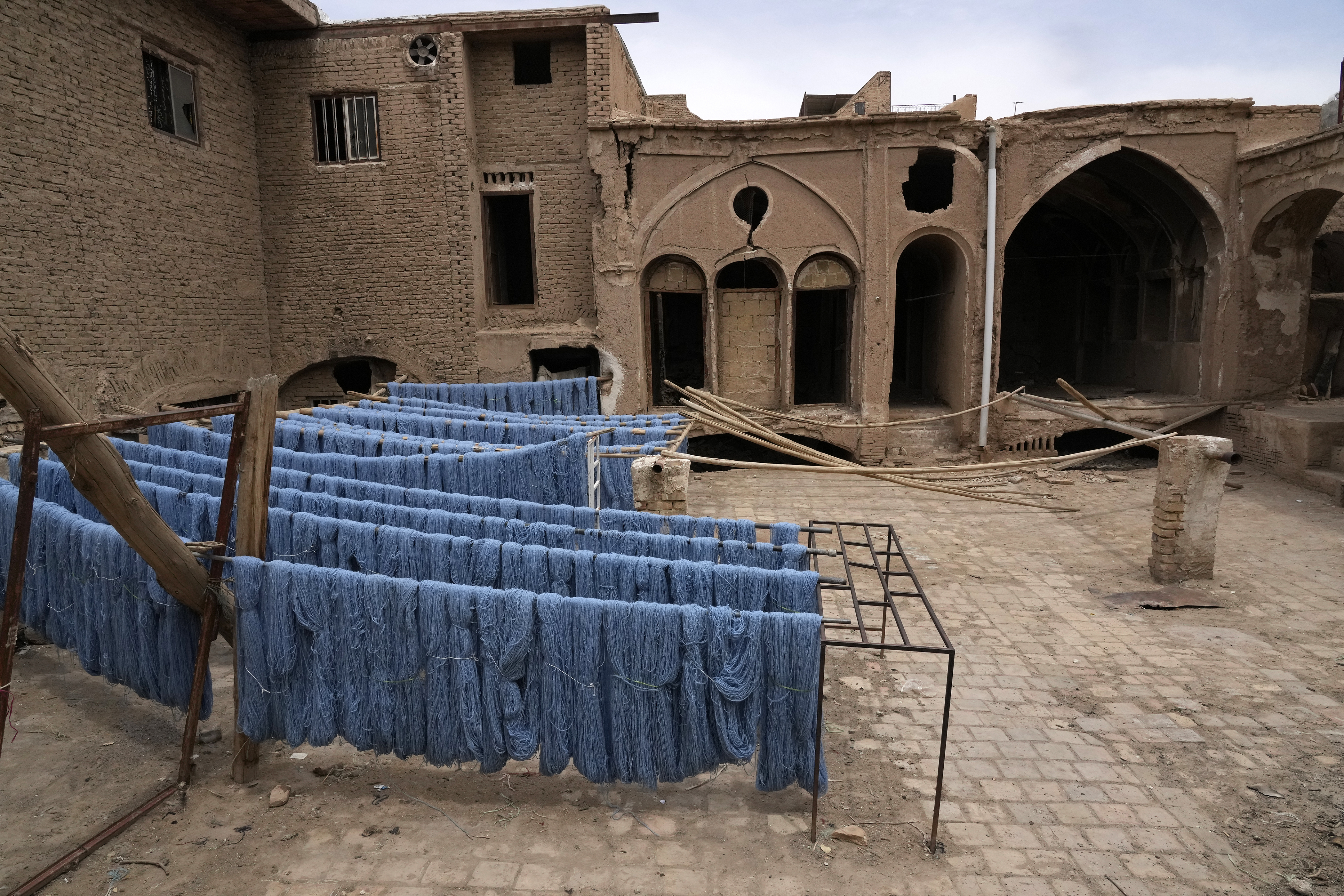 Iran Unraveling Carpet Sales