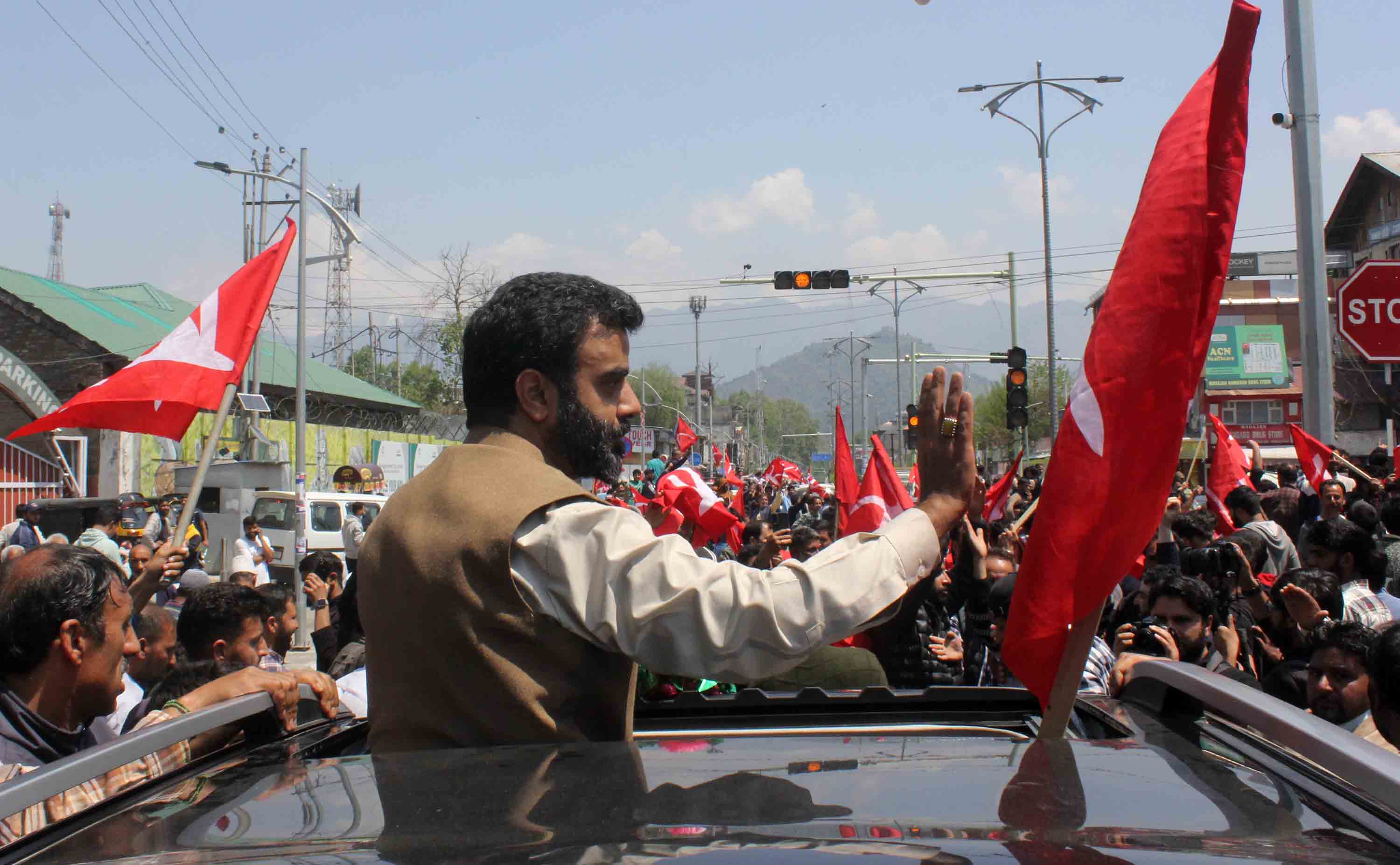 NC candidate Aga Syed Ruhullah in an election rally in Srinagar. Photo by Umer Asif
