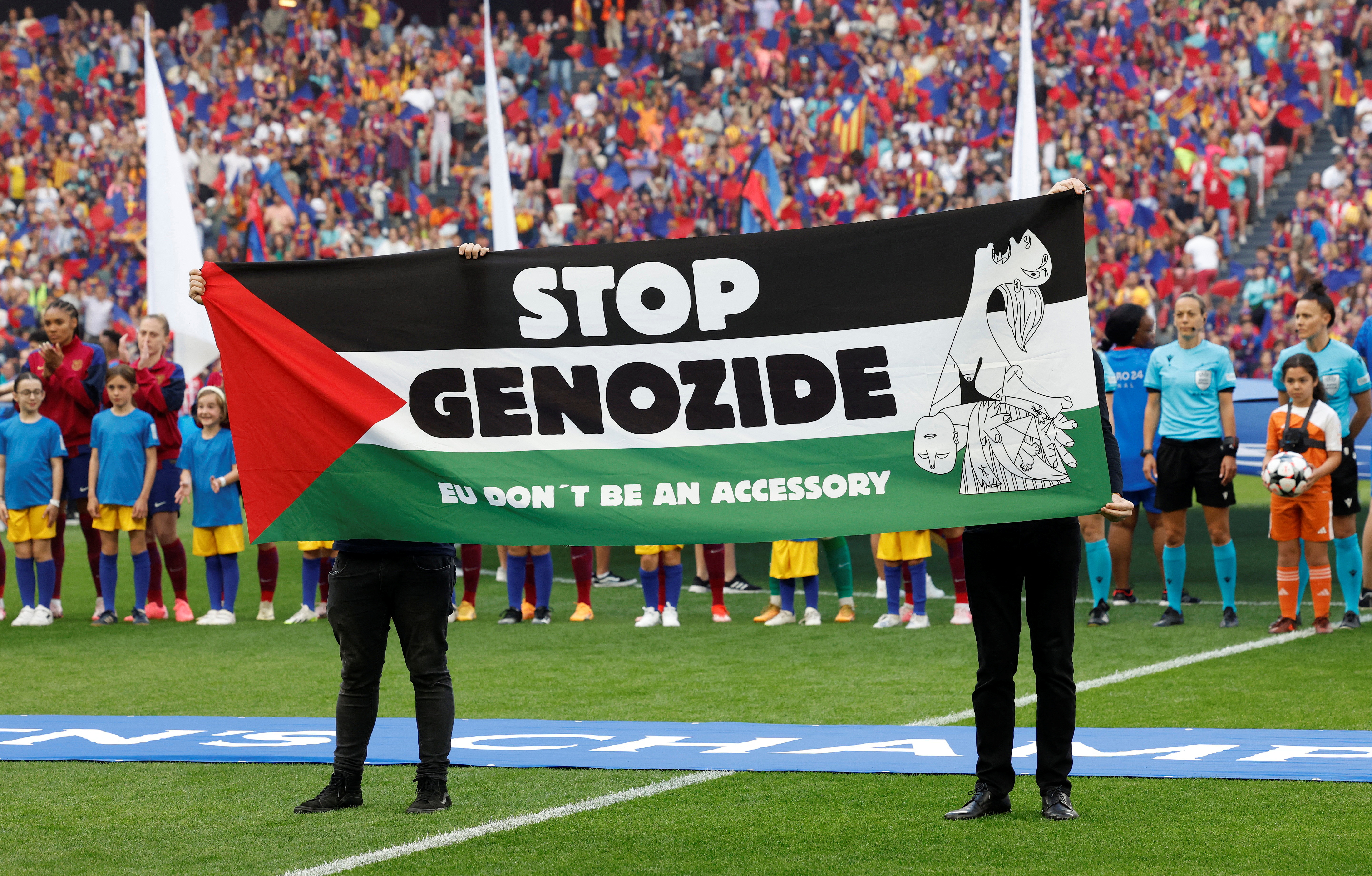 Soccer Football - Women's Champions League - Final - FC Barcelona v Olympique Lyonnais - San Mames, Bilbao, Spain - May 25, 2024 A Palestine flag is displayed before the match with a message reading "stop genozide EU don't be an accessory" amid the ongoing conflict between Israel and Hamas REUTERS/Vincent West TPX IMAGES OF THE DAY