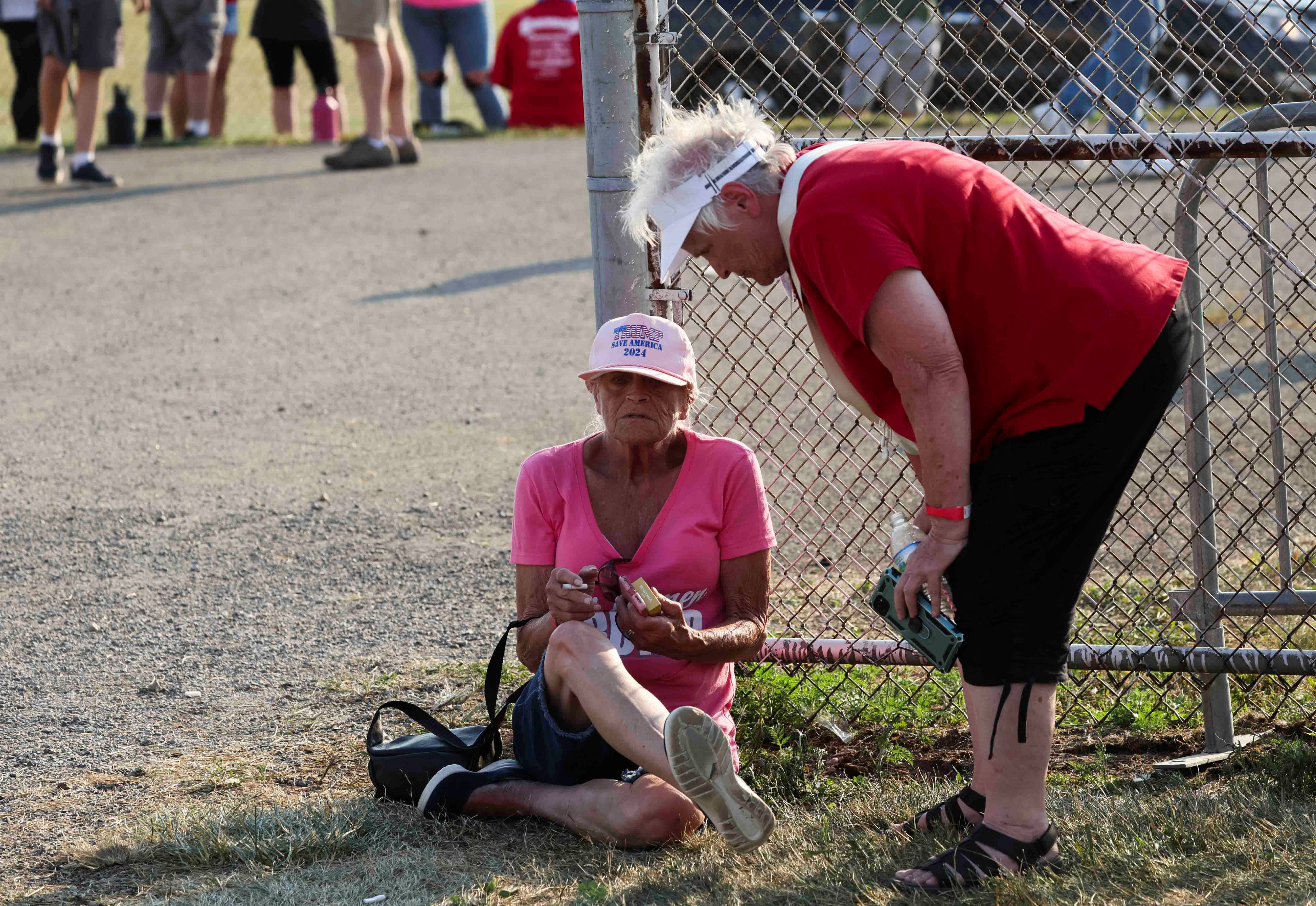 Bloodied Trump survives assassination bid