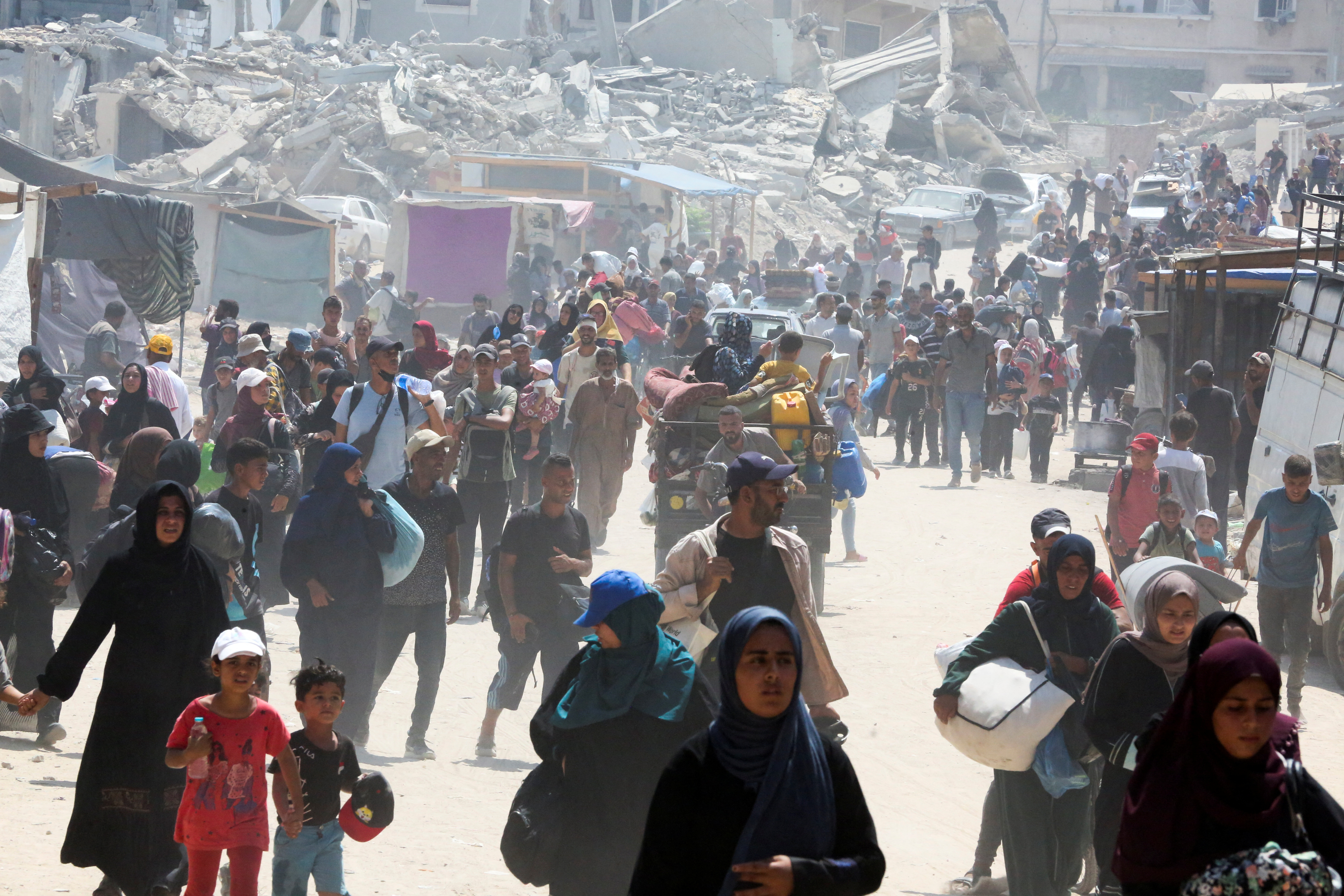 Palestinians flee eastern Khan Younis after Israel launches attacks