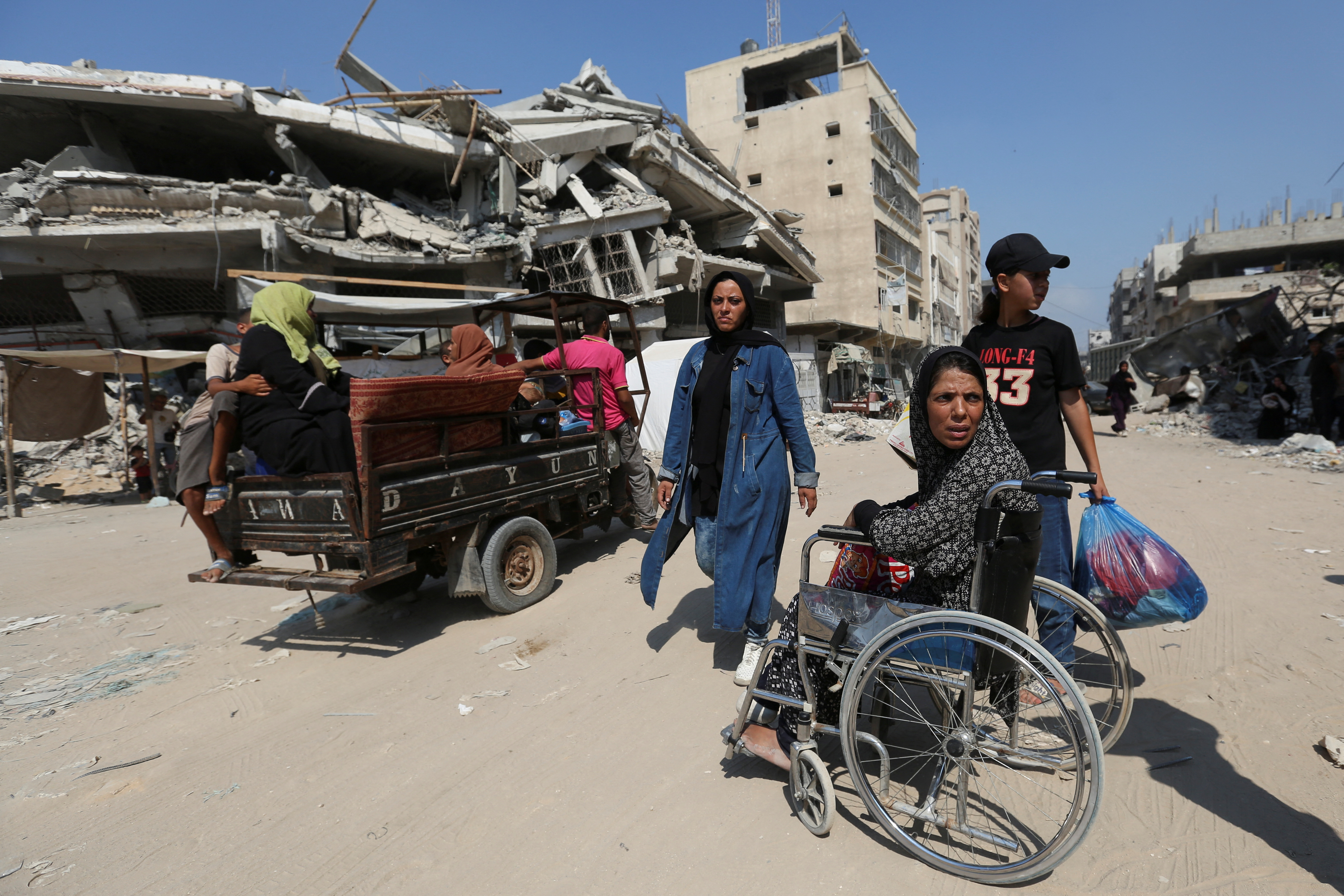 Palestinians flee eastern Khan Younis after Israel launches attacks