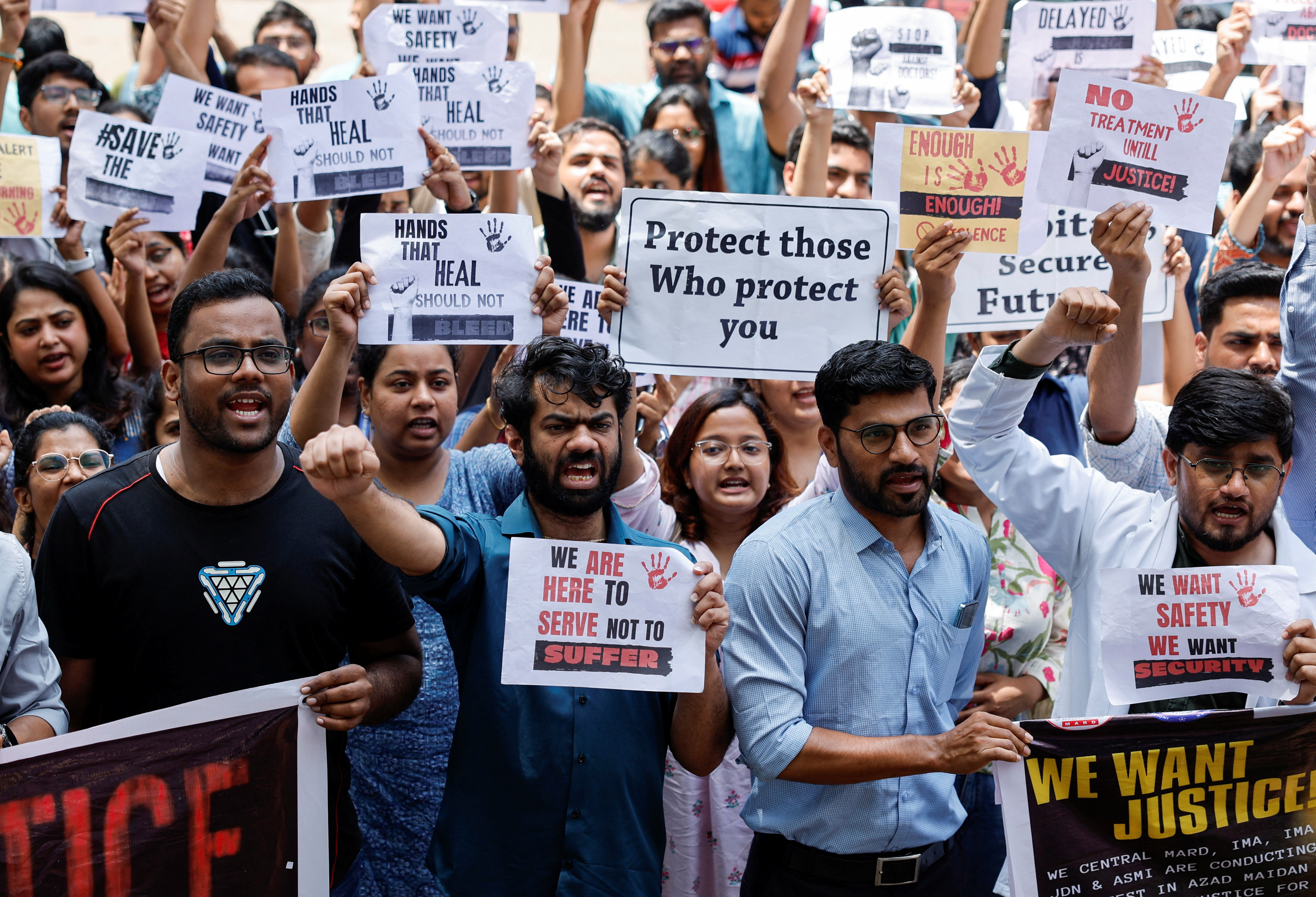 Medical staff shout slogans while holding placards during a protest at a hospital in Mumbai, after a nationwide strike was declared by the Indian Medical Association to protest the rape and murder of a trainee medic at a government-run hospital in Kolkata, India, August 17, 2024. REUTERS/Francis Mascarenhas