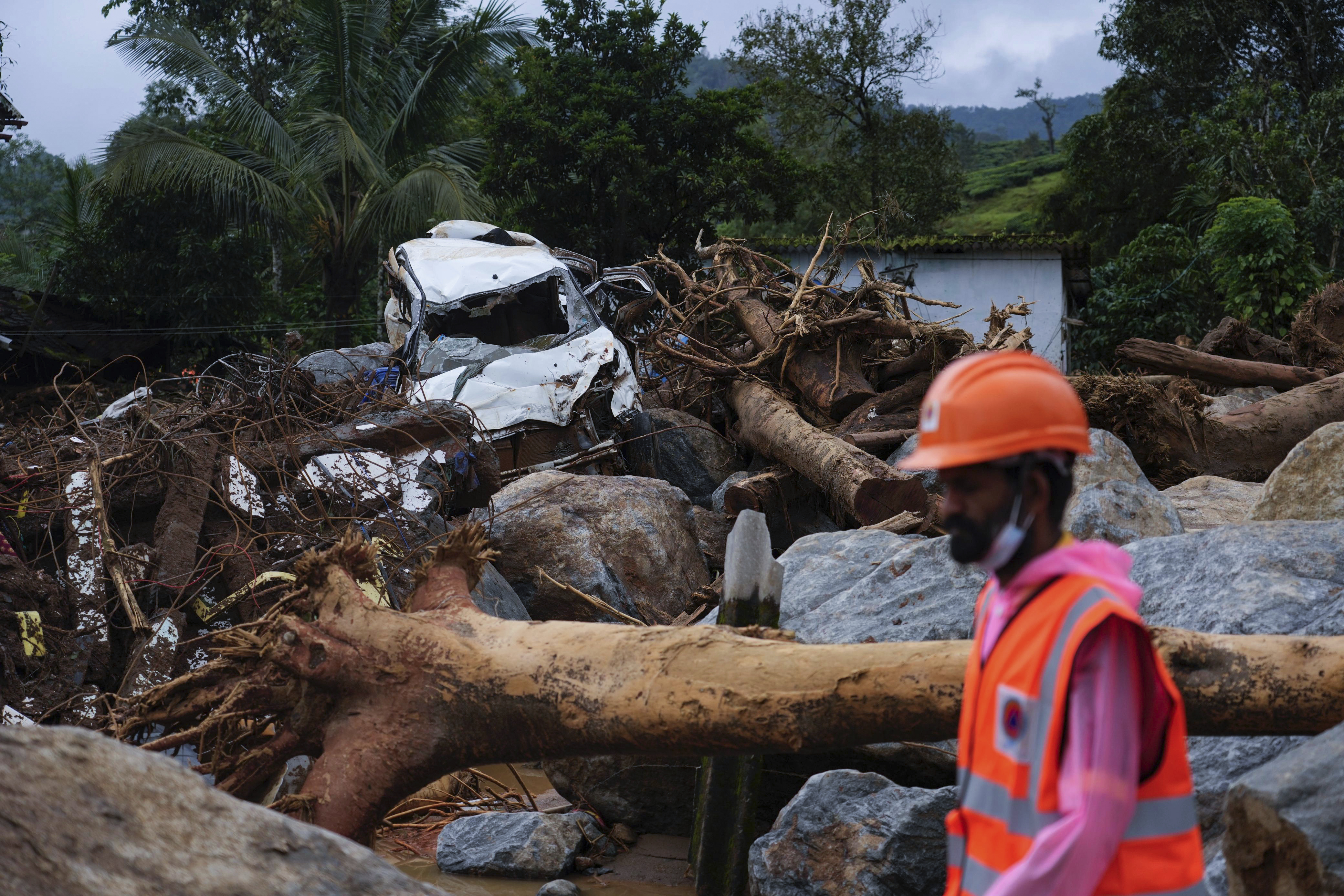 Rain hampers rescue work in Kerala as landslides kill more than 190