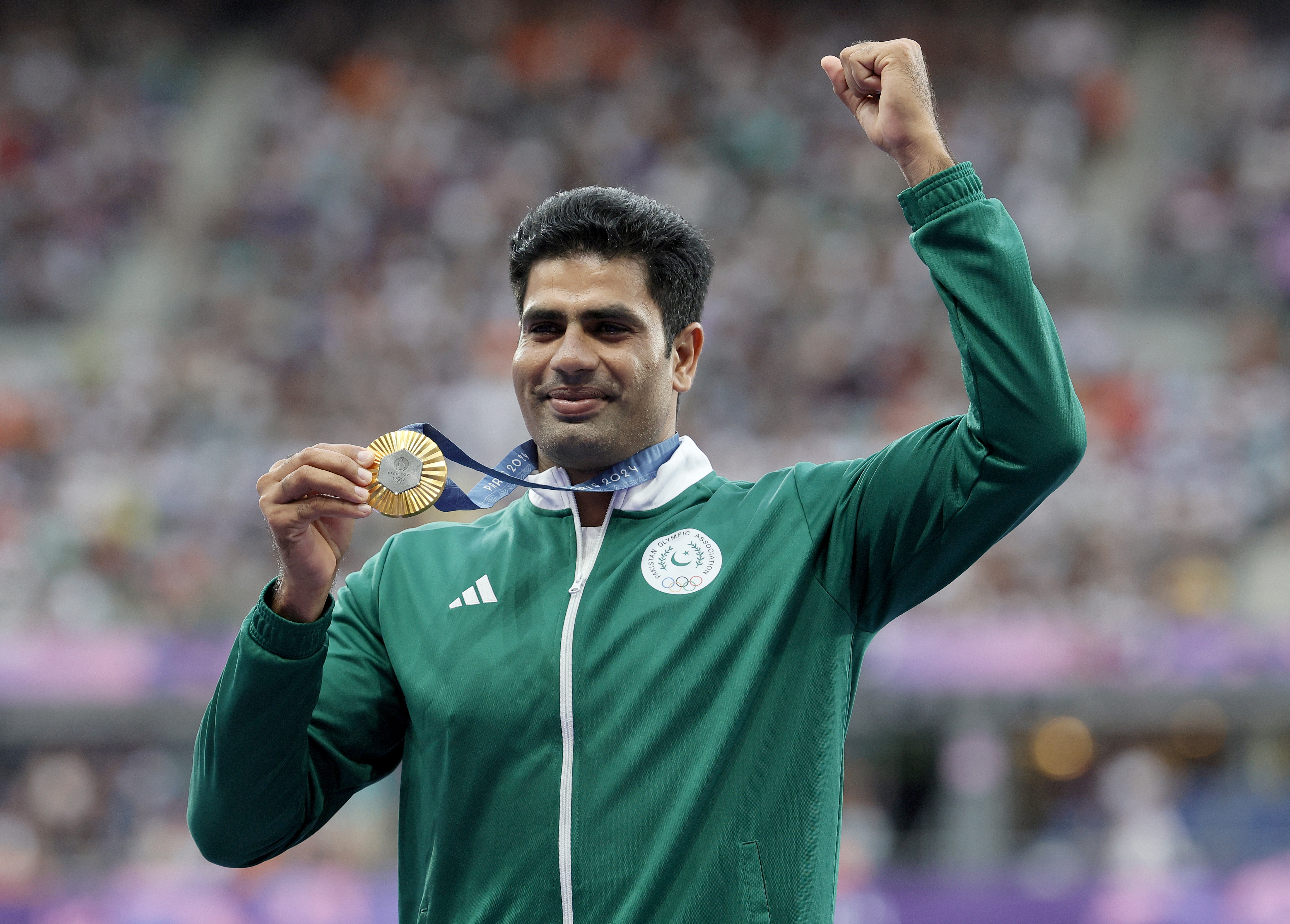 epa11540431 Gold medalist Arshad Nadeem of Pakistan during the medal ceremony for the Men Javelin Throw of the Athletics competitions in the Paris 2024 Olympic Games, at the Stade de France stadium in Saint Denis, France, 09 August 2024. EPA-EFE/RONALD WITTEK