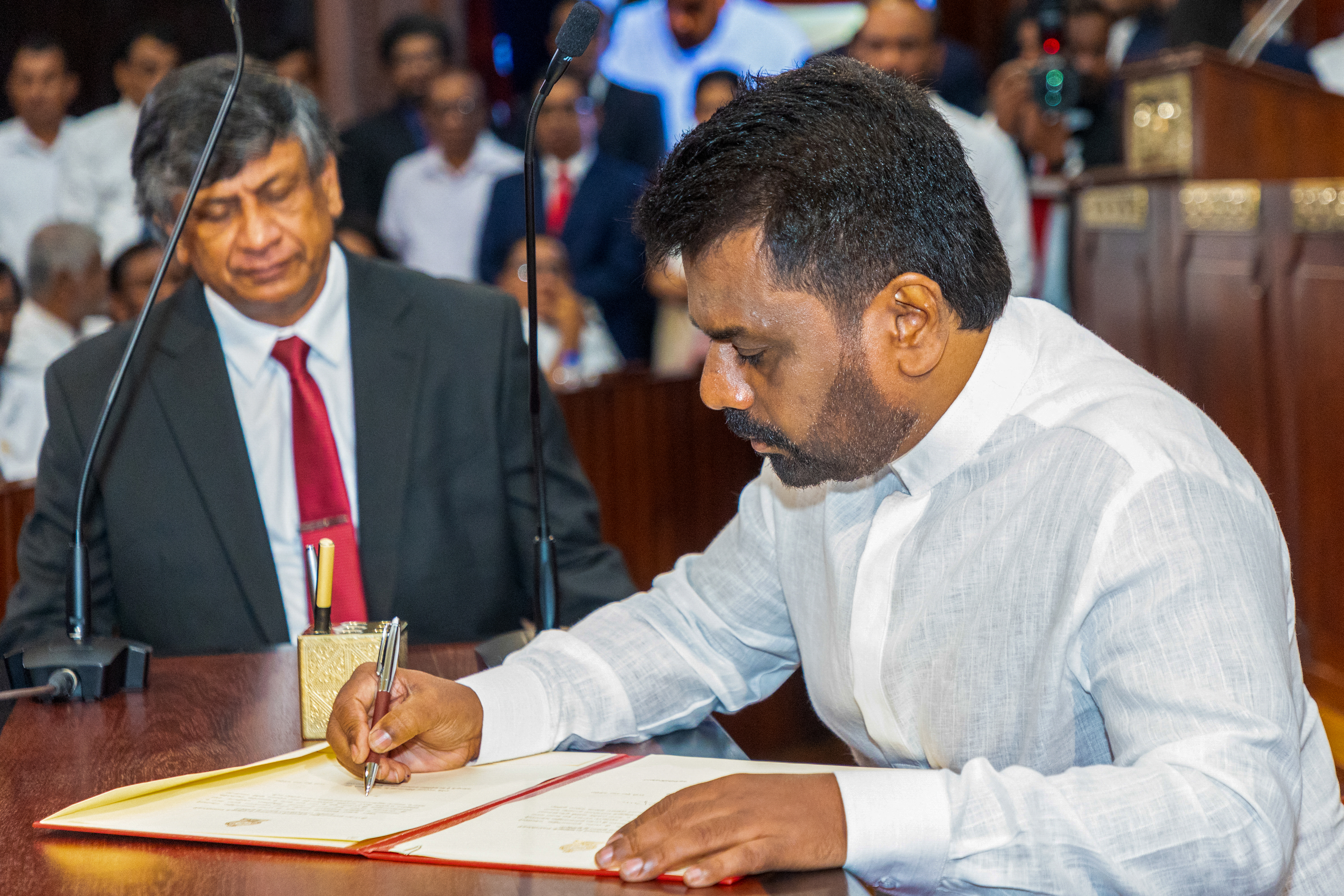 This handout photograph taken and released by the Sri Lanka President's Office on September 23, 2024 shows Sri Lanka's new President Anura Kumara Dissanayaka attending his swearing-in ceremony, in Colombo. - Sri Lanka's first leftist president was sworn in to office on September 23 vowing to restore public faith in politics but said he had no magic solution to the hardships suffered following an unprecedented economic crisis.