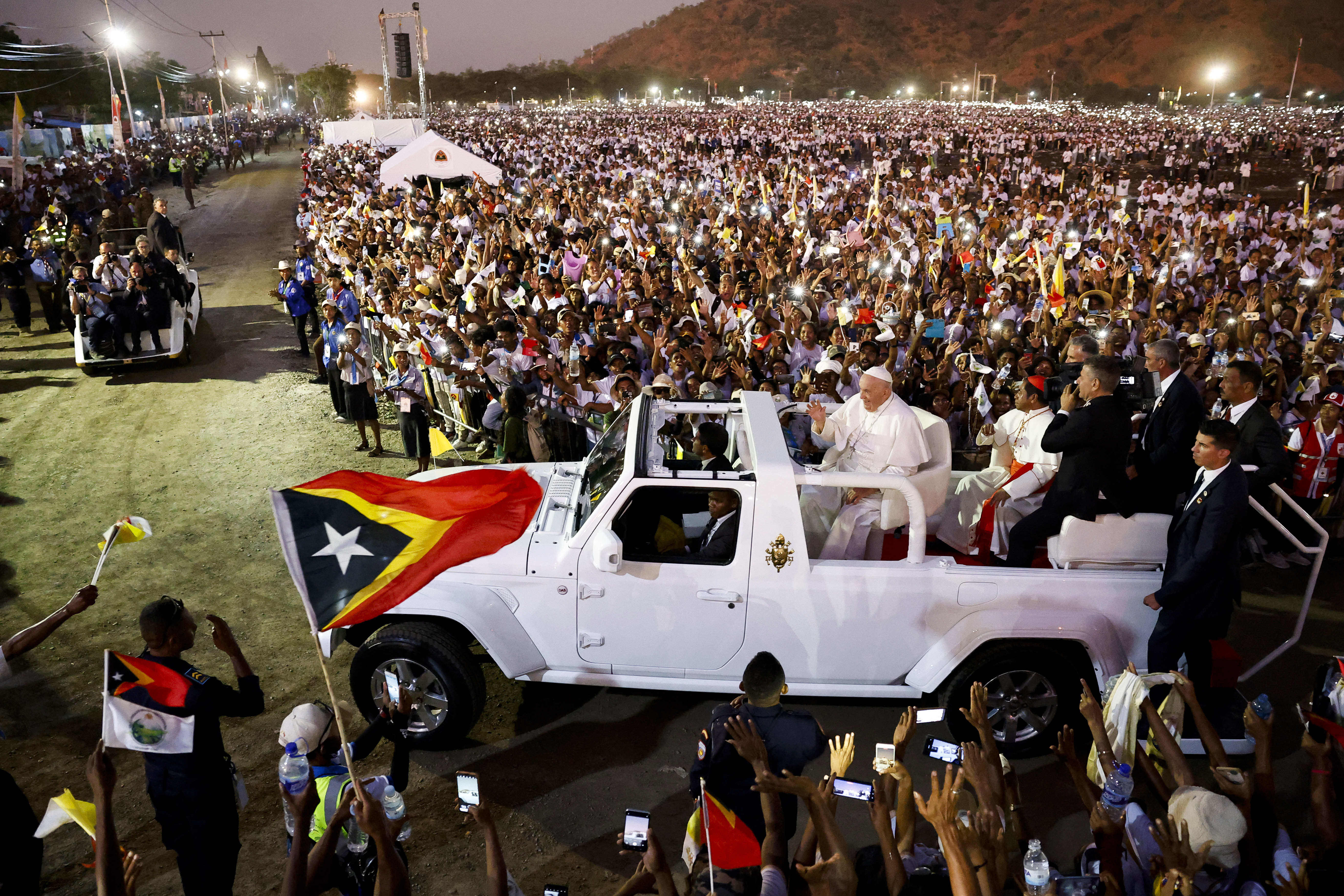 Pope mass draws 600,000 in Catholic-majority East Timor
