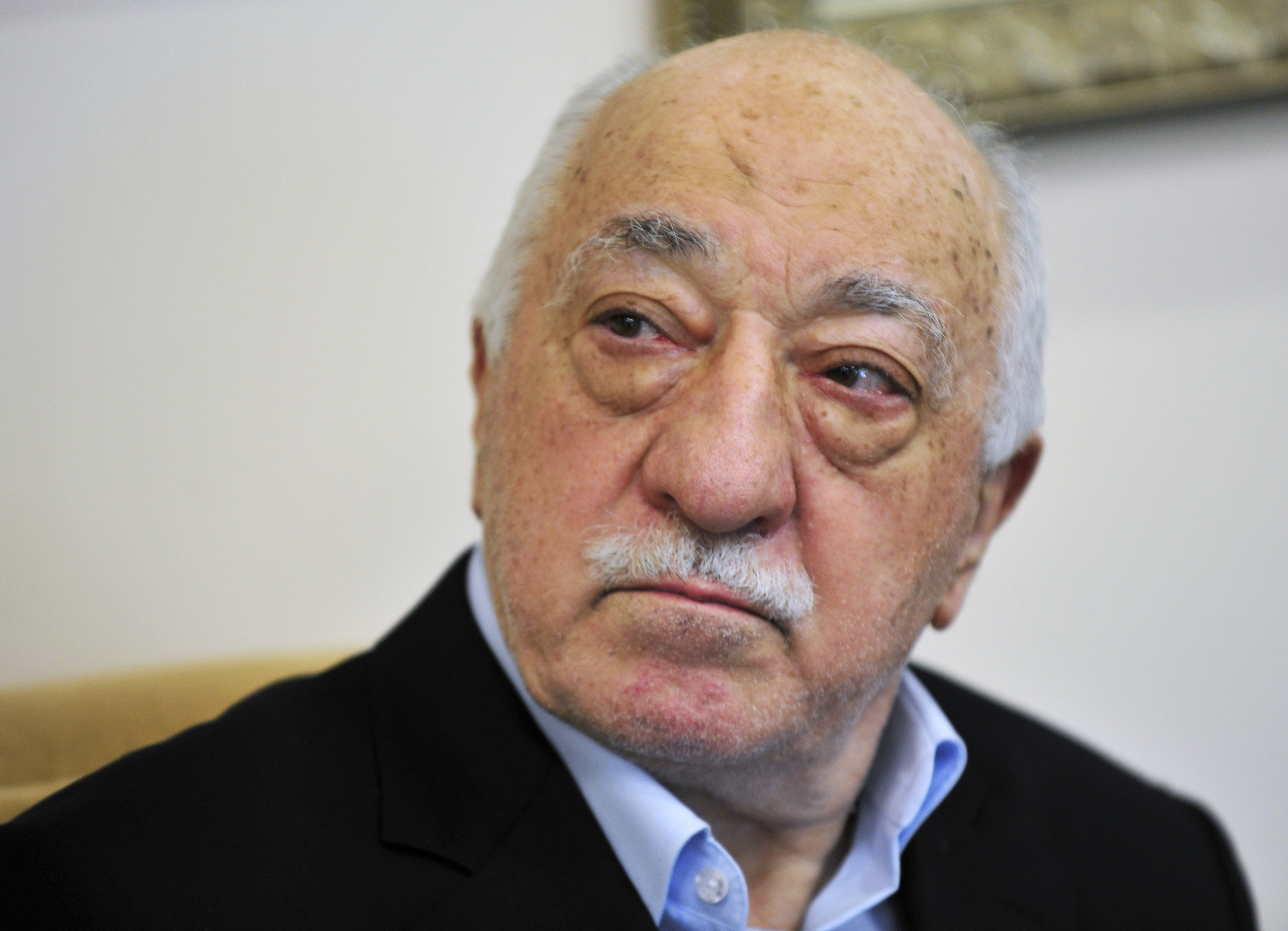 Islamic leader Fethullah Gulen speaks to members of the media at his home in Saylorsburg, US [File: Chris Post/AP]