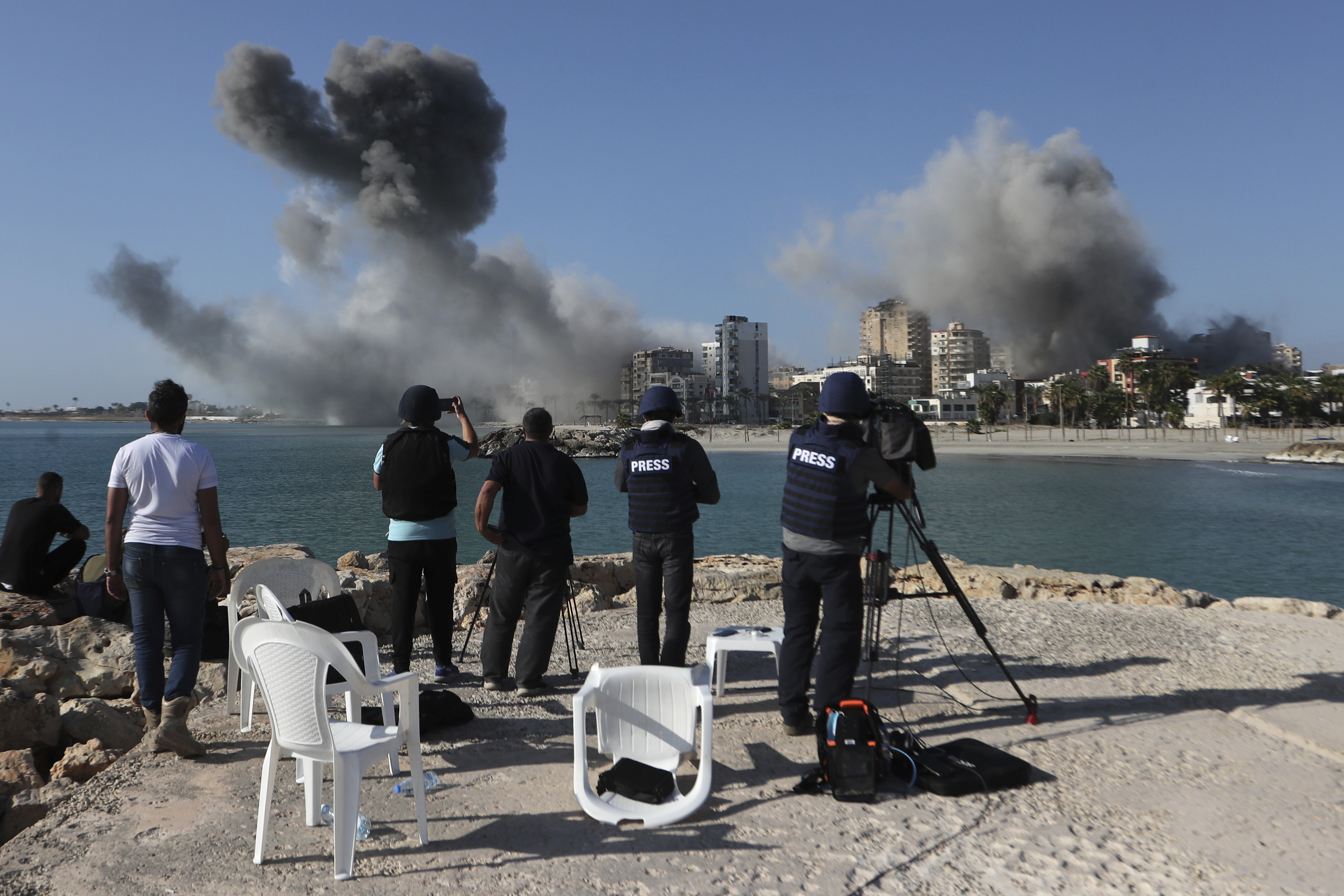 Israel launches fresh strikes on Tyre after 7 killed in earlier raid