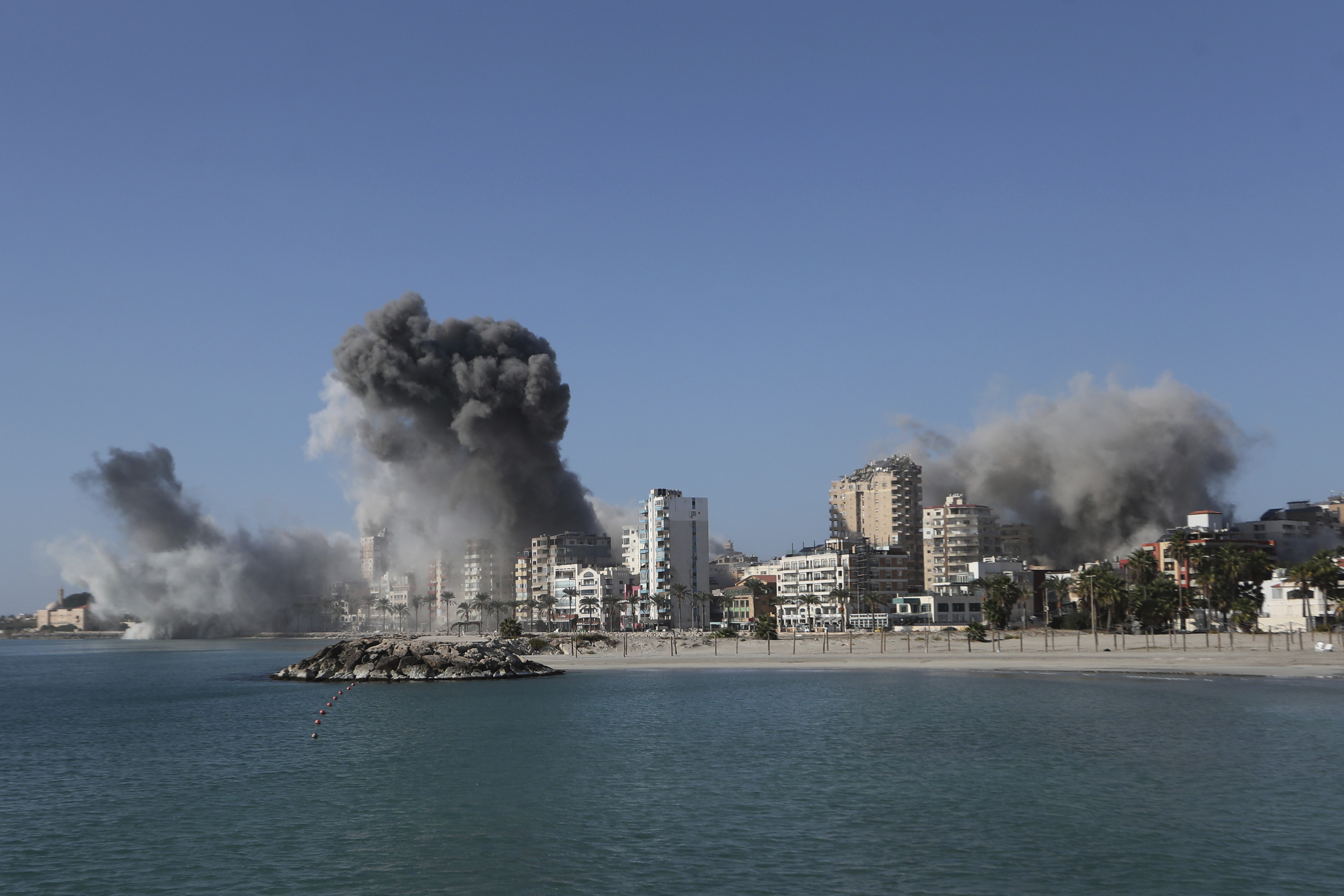 Israel launches fresh strikes on Tyre after 7 killed in earlier raid