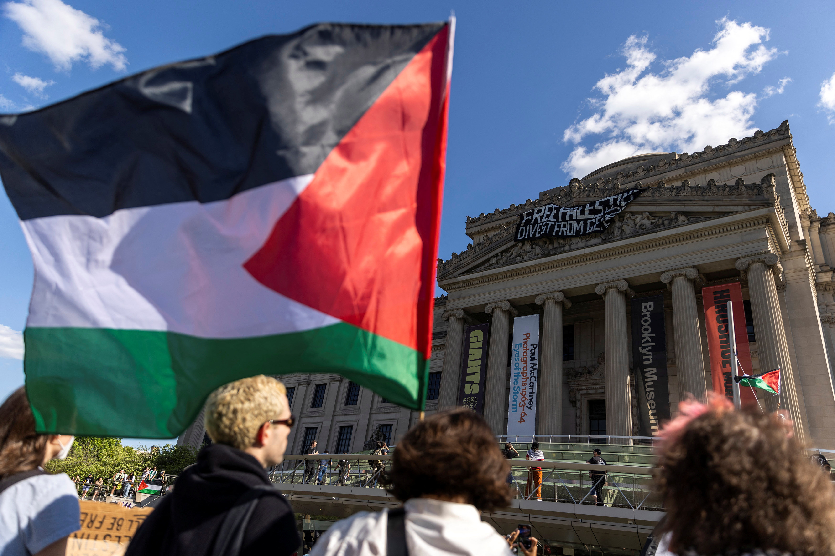 Pro-Palestinian protestors go on top of the Brooklyn Museum entrance roof during a protest, amid the ongoing conflict between Israel and the Palestinian Islamist group Hamas in Gaza, in the Brooklyn borough of New York City, U.S., May 31, 2024. REUTERS/Eduardo Munoz