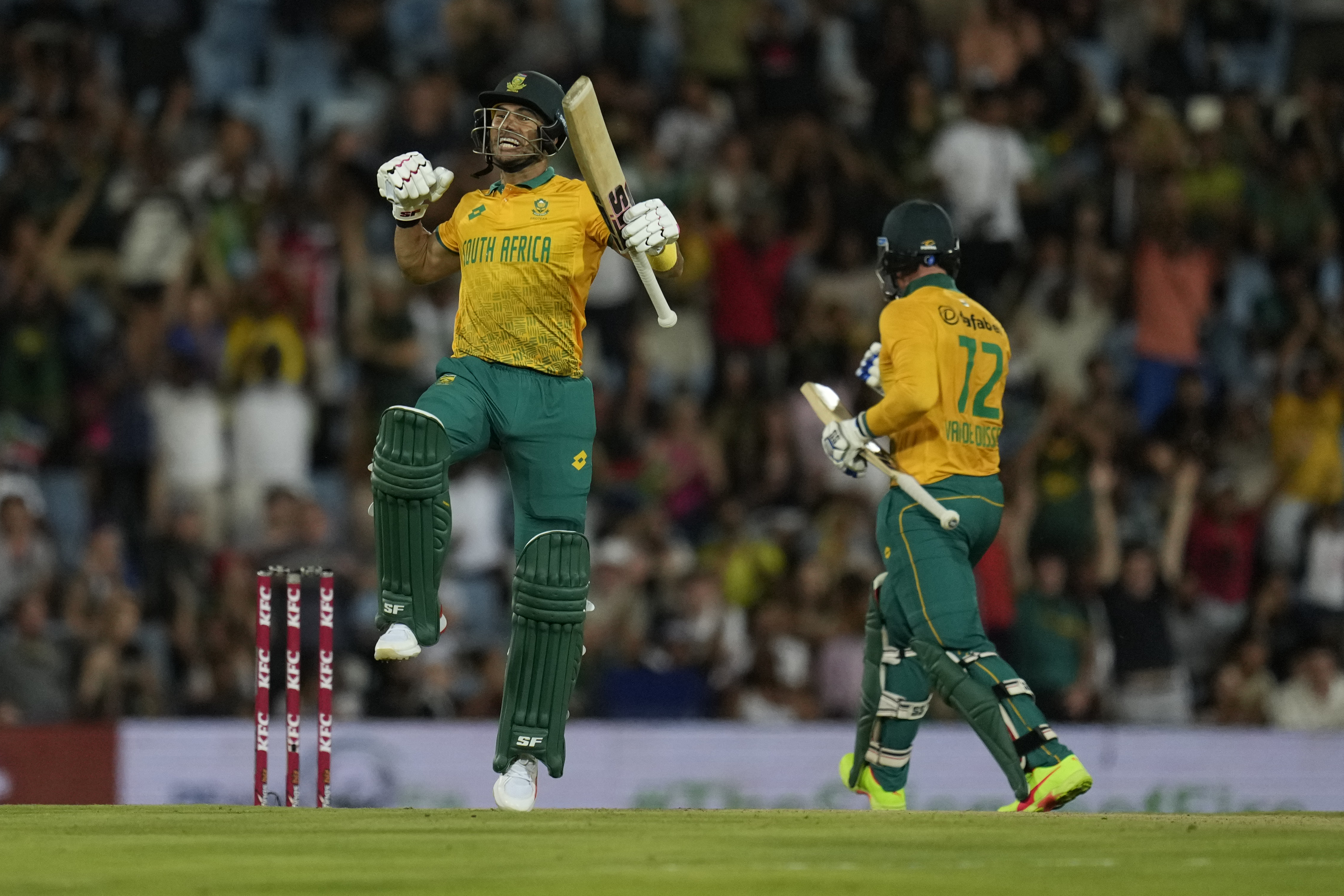 South Africa's Reeza Hendricks, left, celebrates during the second T20 International cricket match between South Africa and Pakistan, at Centurion Park in Centurion, South Africa, Friday, Dec. 13, 2024. (AP Photo/Themba Hadebe)