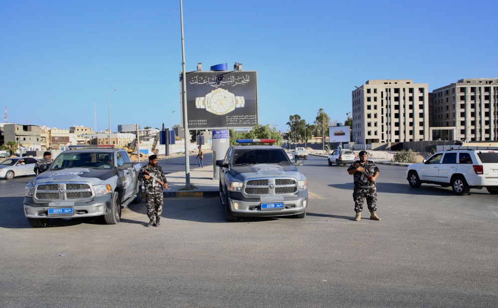 epa10802890 Forces affiliated with the Tripoli-based Government of National Unity (GNU) secure a street in Tripoli, Libya, 16 August 2023. According to the Center for Emergency Medicine, nearly thirty people were killed and several injured in violent clashes between Monday and Tuesday between two influential armed groups in the southeastern suburbs of Tripoli. EPA-EFE/STR