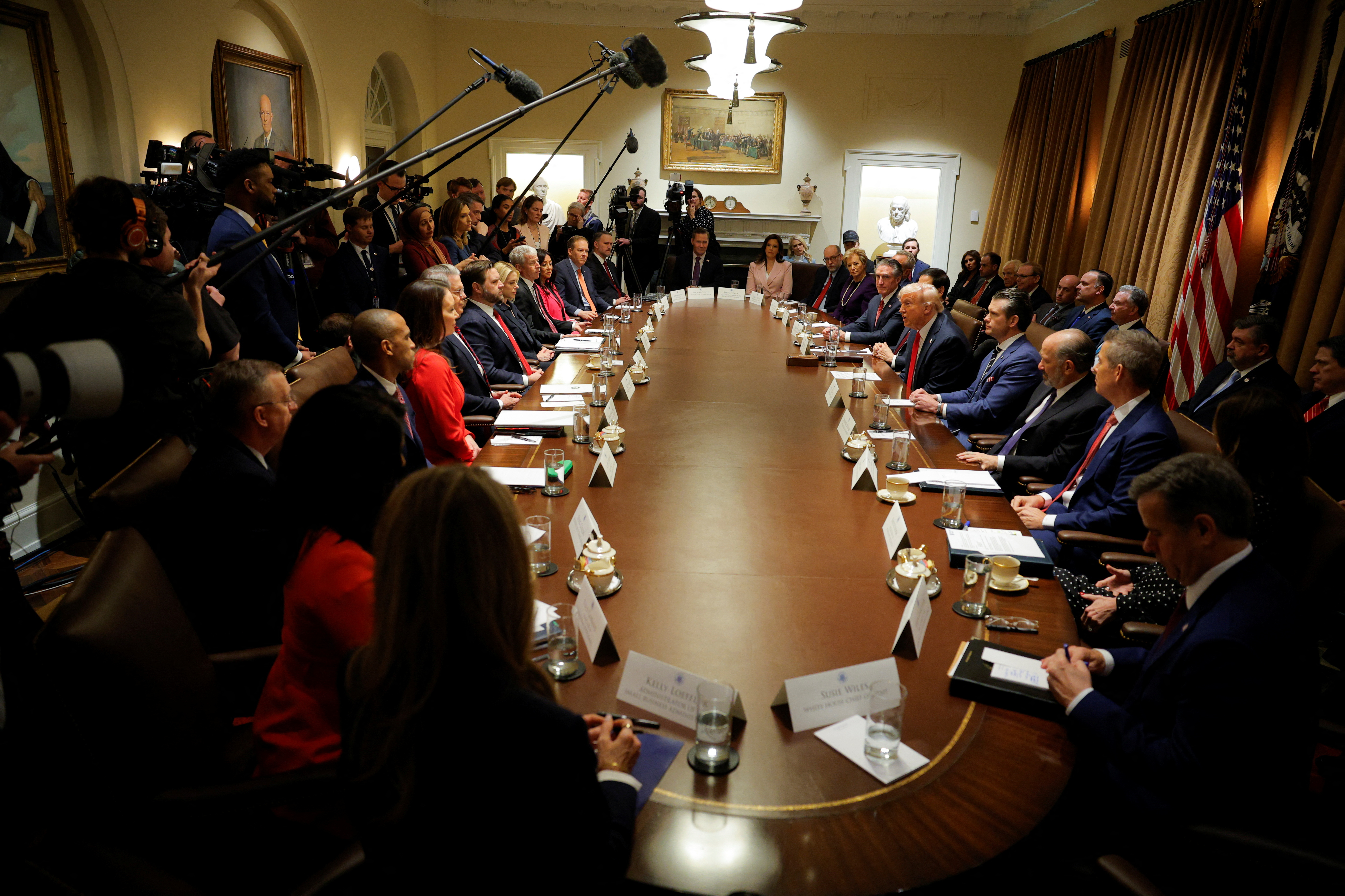 A roundtable in the White House where a cabinet meeting is taking place
