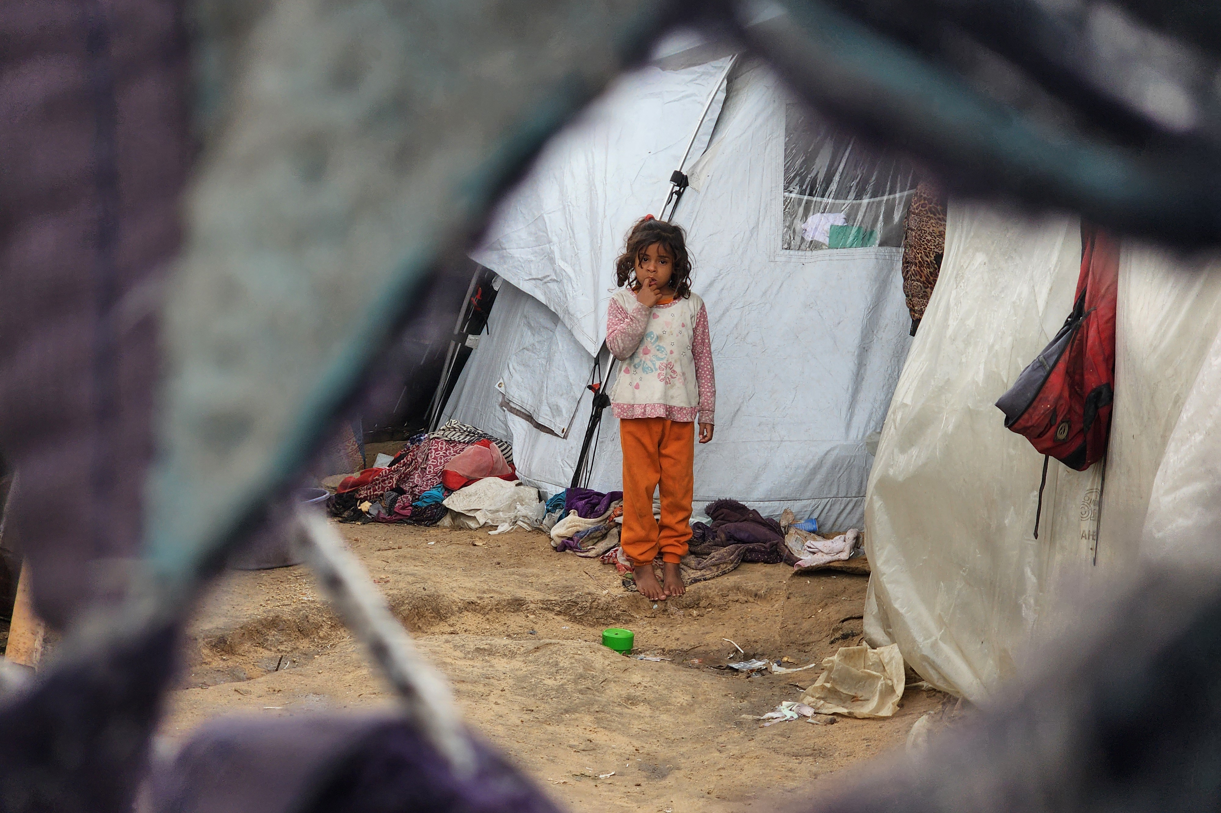 Cold weather conditions negatively affect Palestinians staying in tents