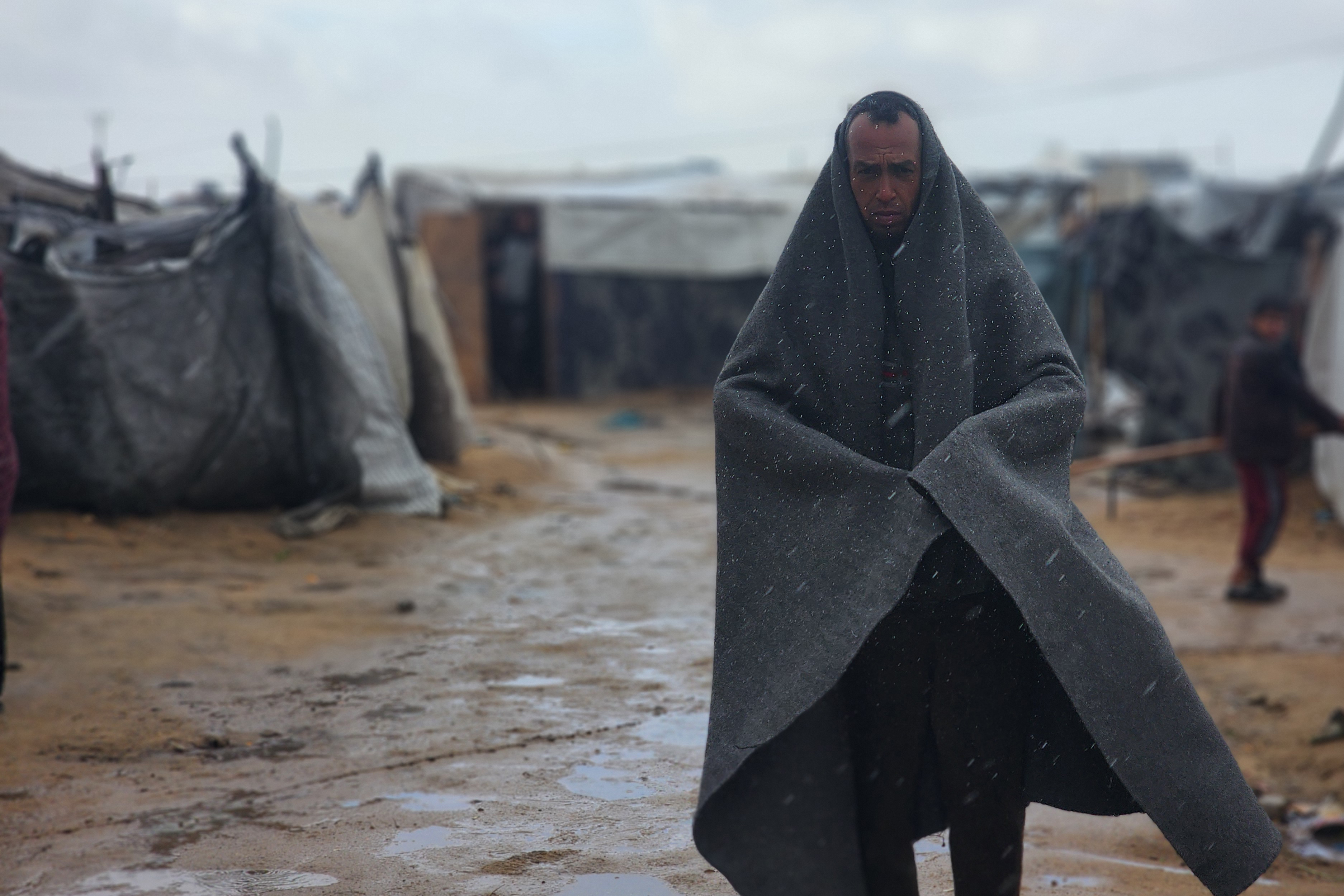 Cold weather conditions negatively affect Palestinians staying in tents