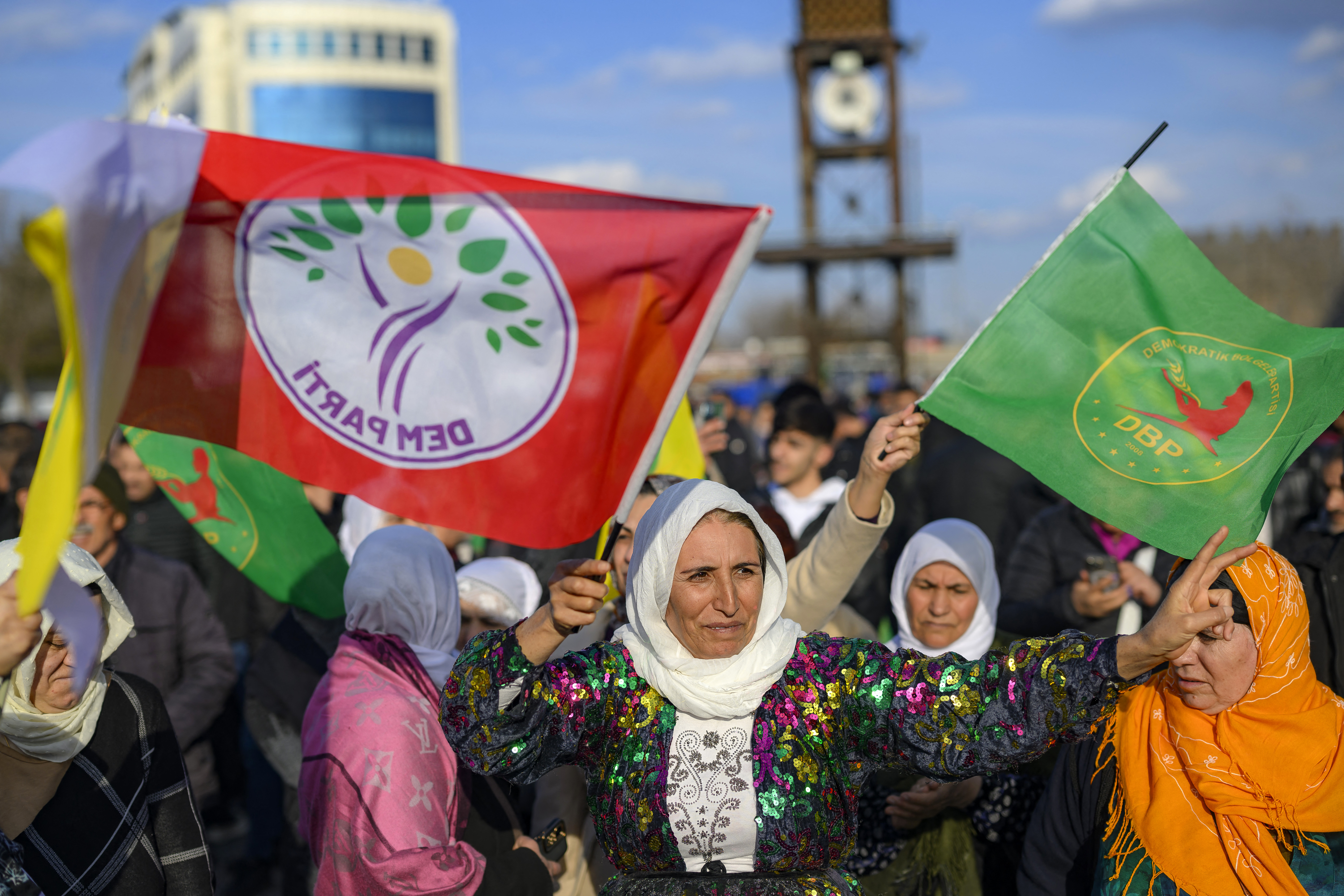 Women wave flags of Turkiye's DEM party