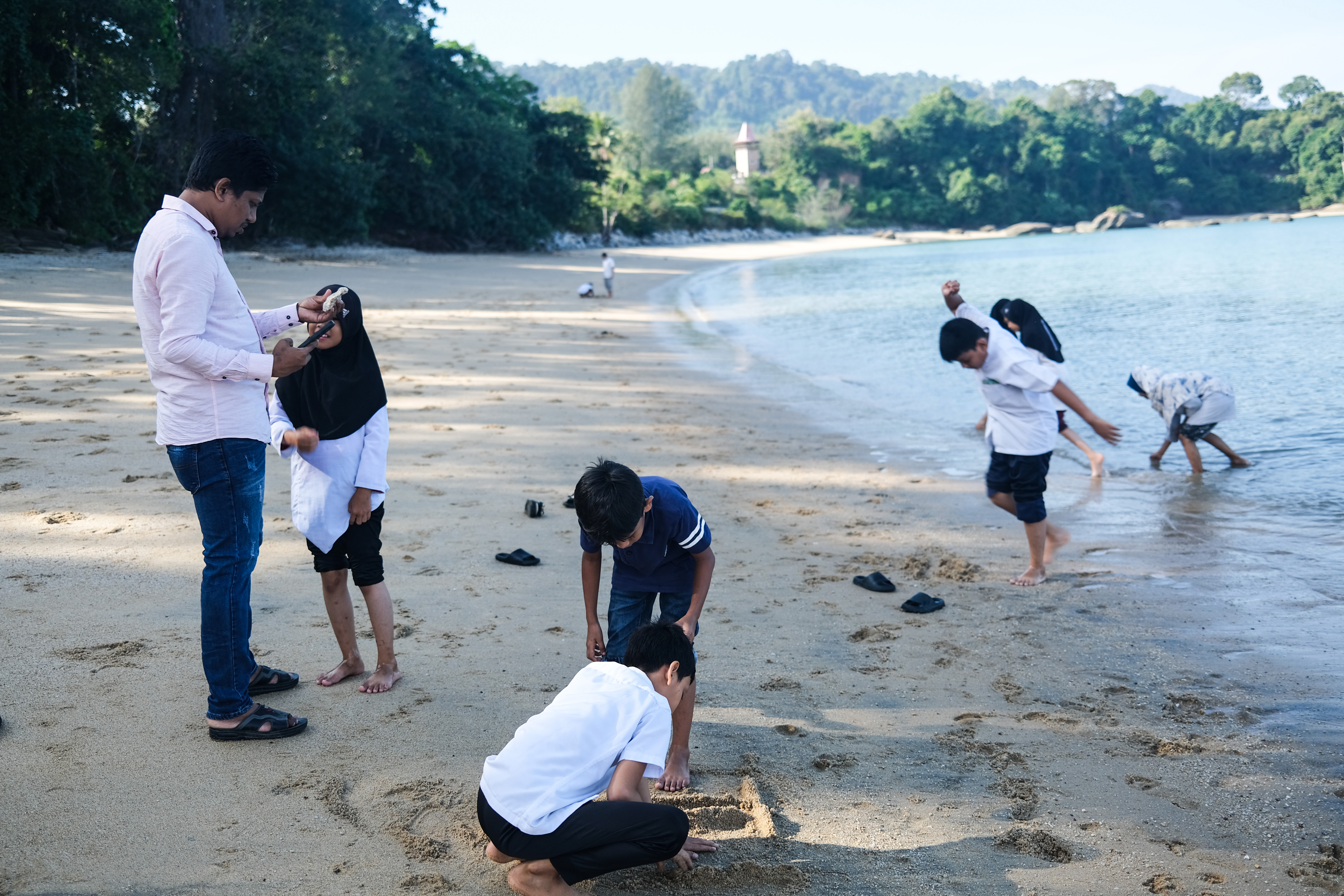 Rohingya children in Malaysia overcome fear to enjoy a day at the beach