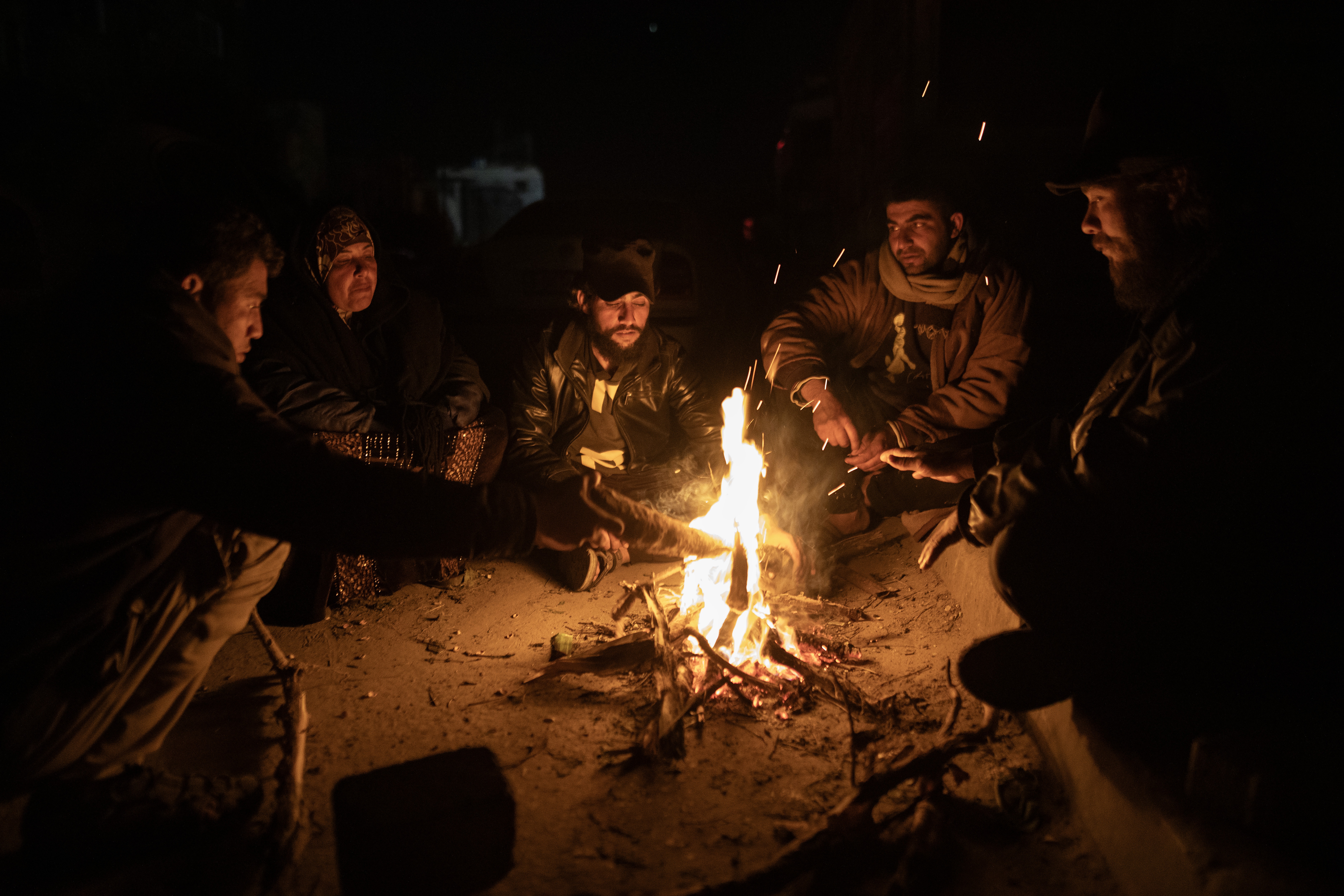 Palestinians try to stay warm outside the European Hospital in Khan Younis, southern Gaza [Haitham Imad/EPA-EFE]