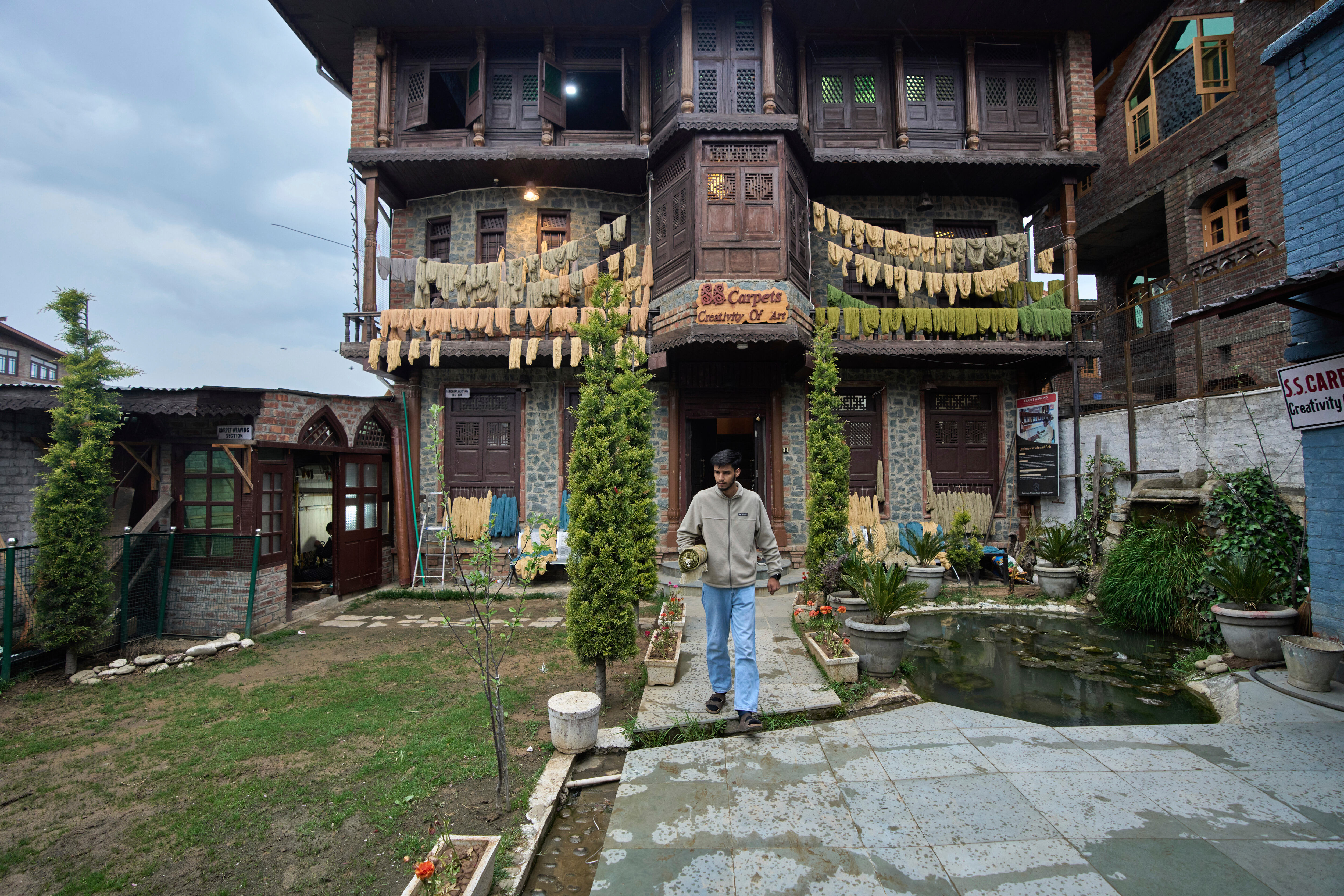 Decades-old Kashmiri weaving legacy threatened by global trade policies