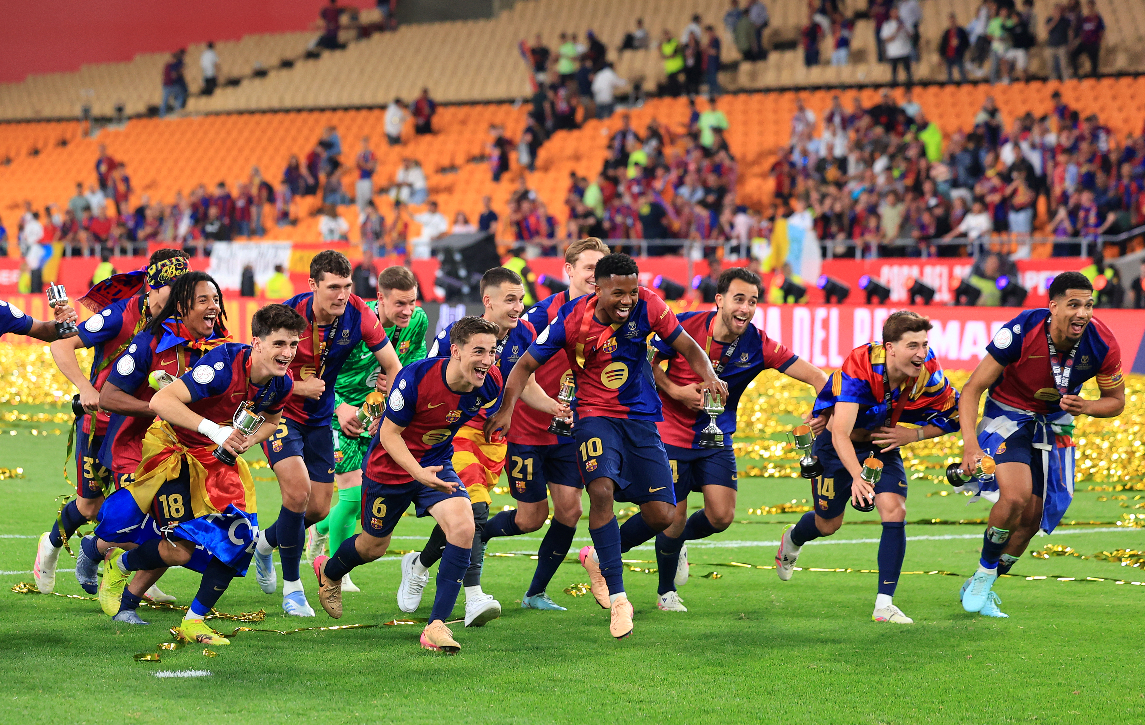 Barcelona players react.