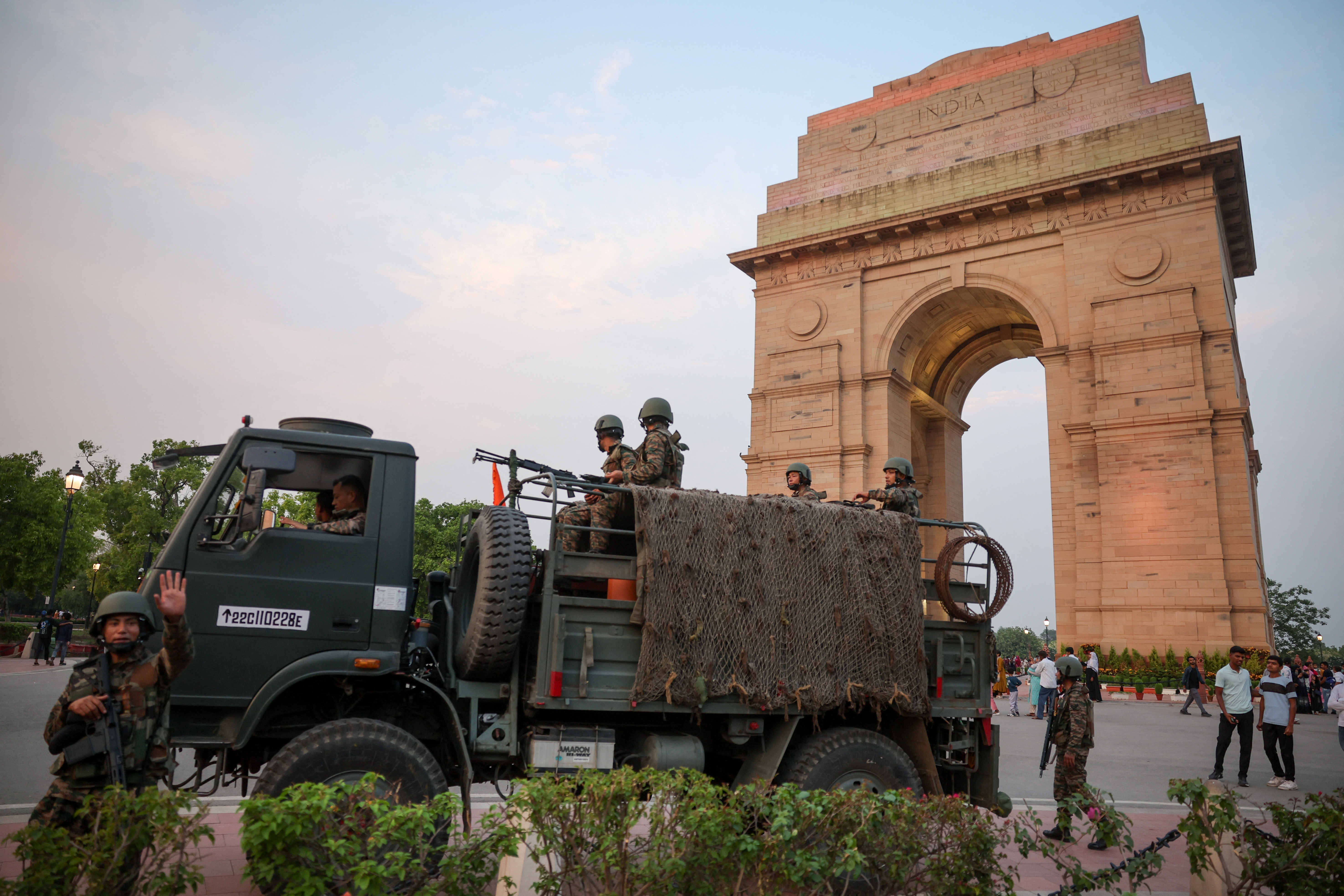 Military personnel with Indian Army stand guard at India Gate in New Delhi, India, May 8, 2025. [Anushree Fadnavis/Reuters]