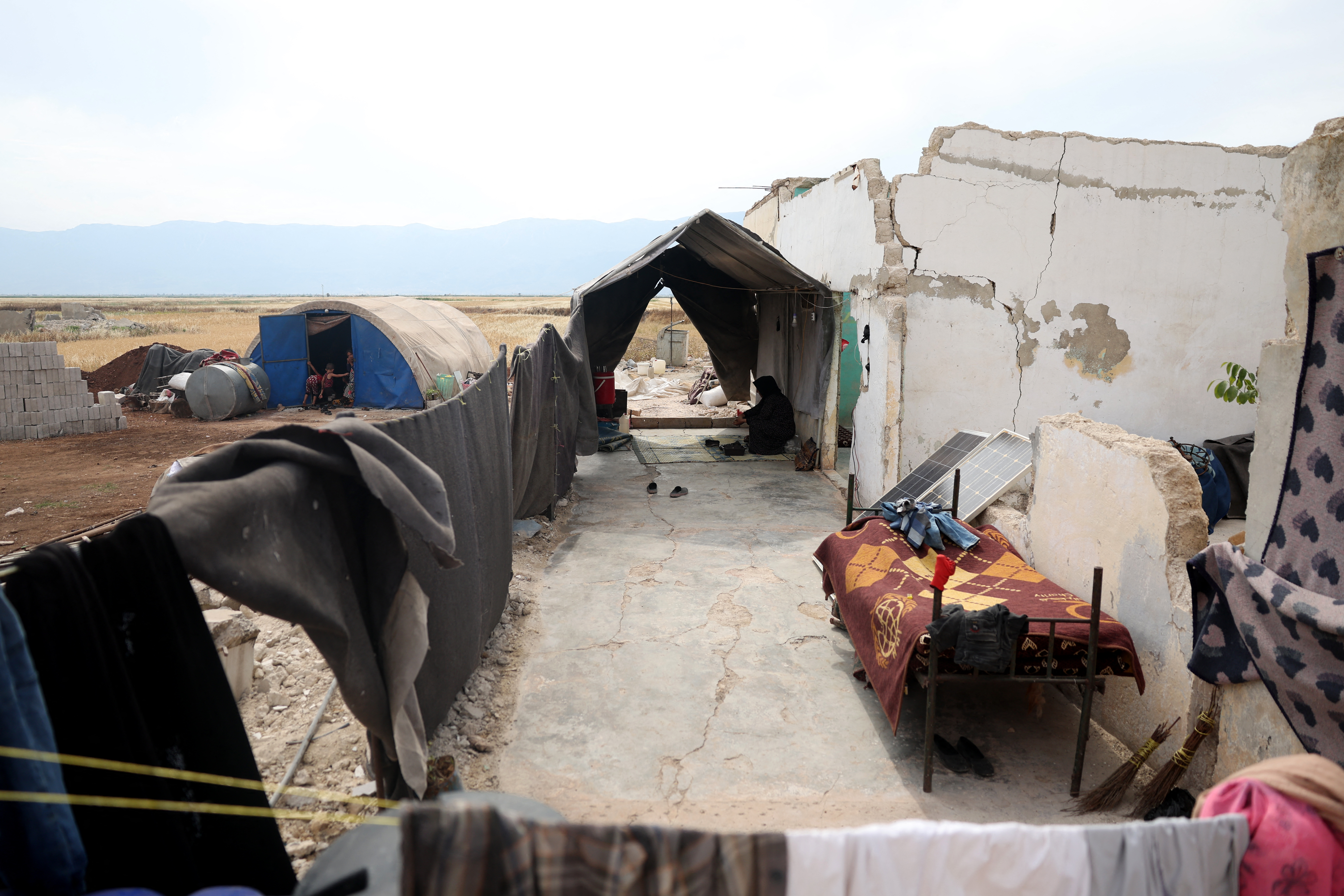 Syrians return to villages destroyed by war, defying displacement camps