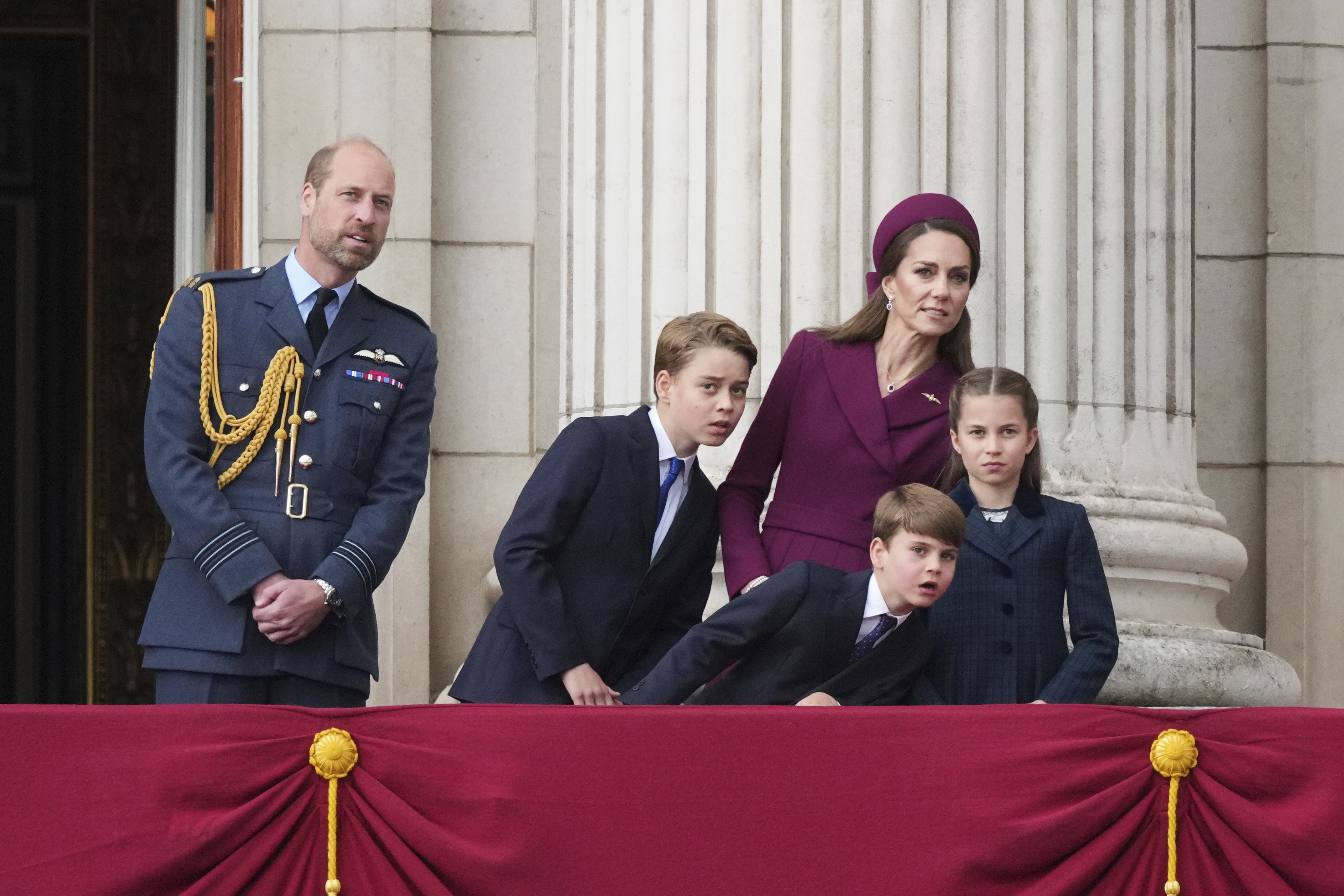 Britain's V-E Day parade draws thousands celebrating 80th anniversary