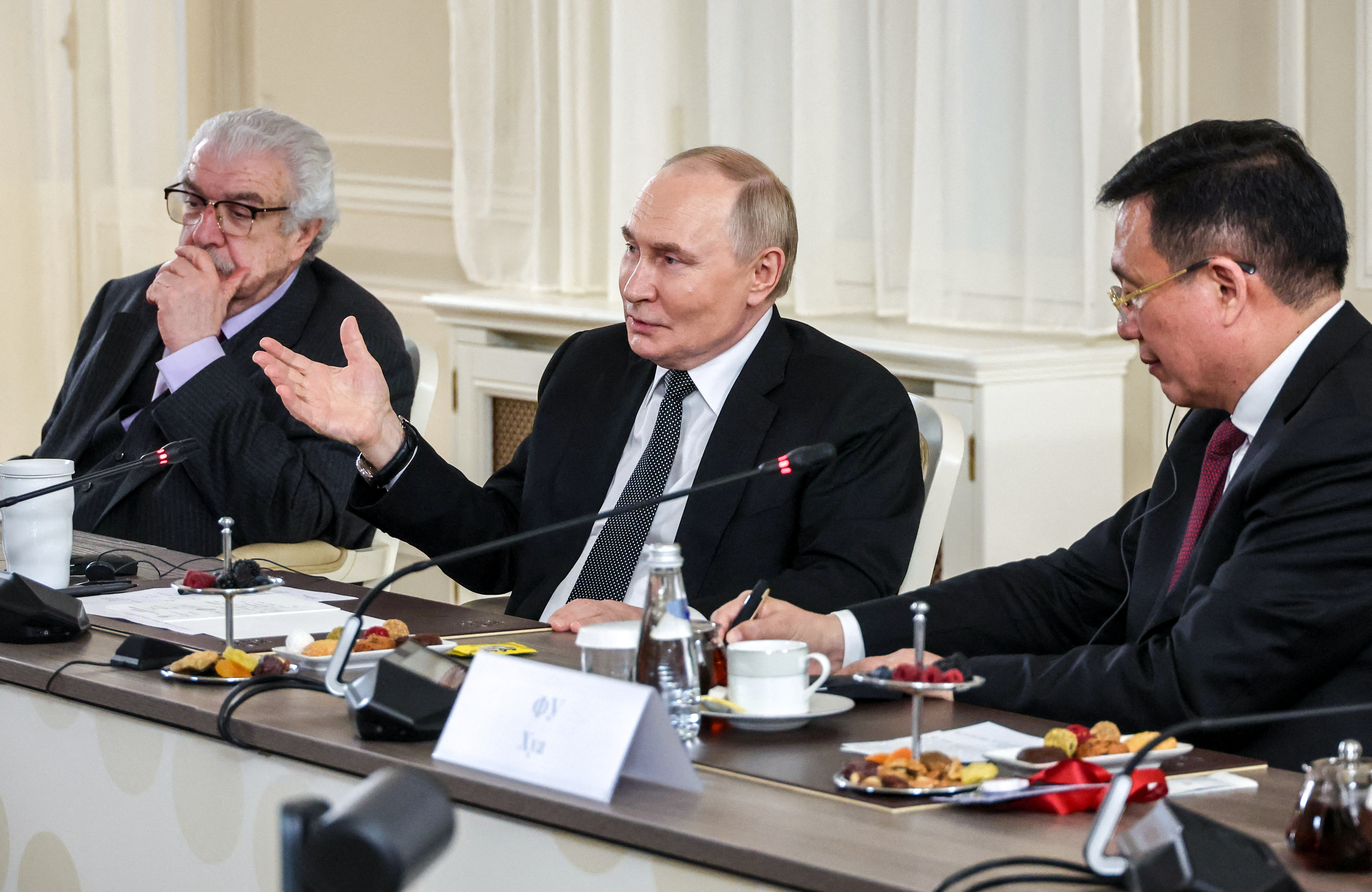 Russian President Vladimir Putin attends a meeting with representatives of international news agencies on the sidelines of the St. Petersburg International Economic Forum (SPIEF) in Saint Petersburg, Russia June 18, 2025. Sputnik/Alexander Demianchuk/Pool via REUTERS ATTENTION EDITORS - THIS IMAGE WAS PROVIDED BY A THIRD PARTY.