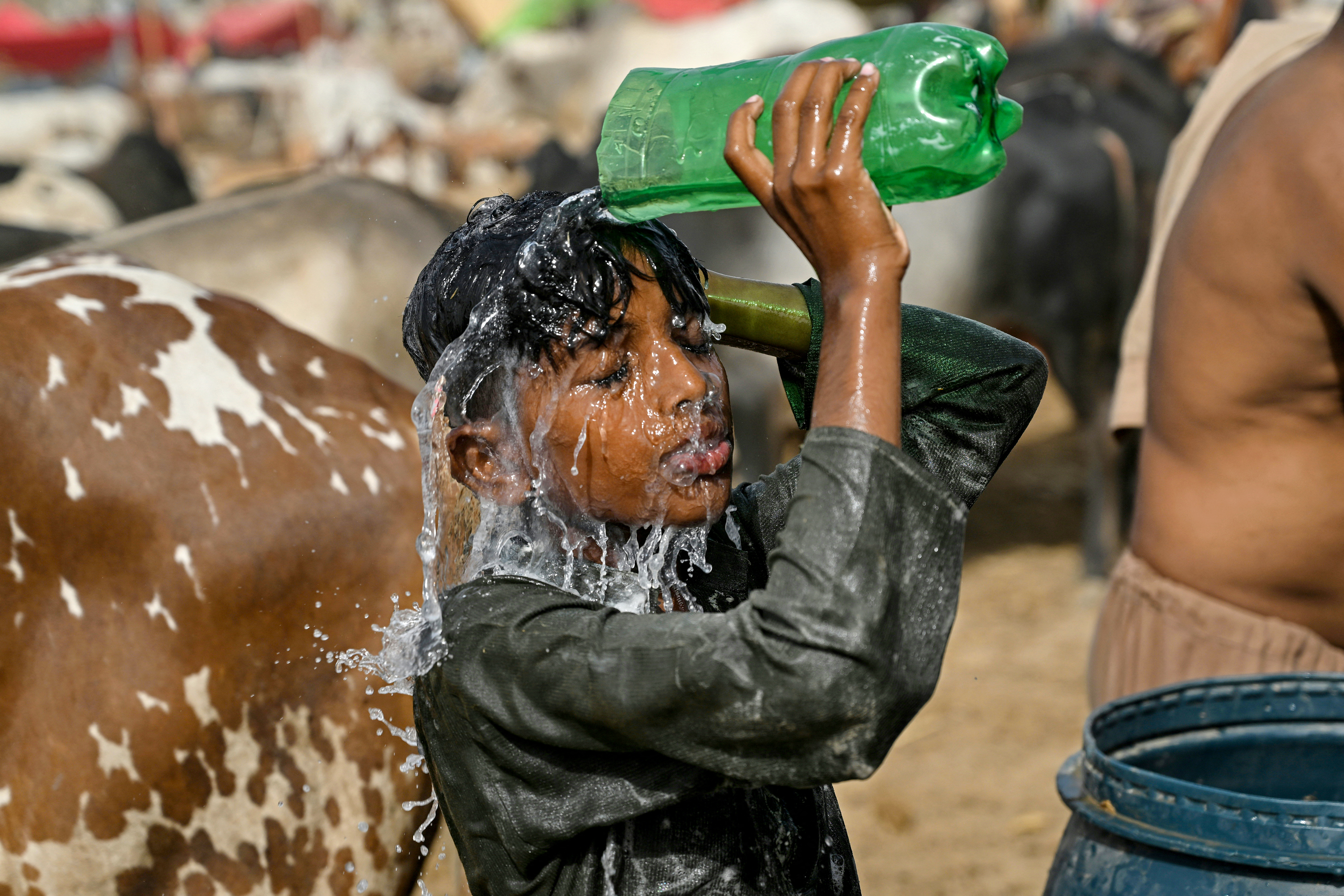 A child pours water on himself in Pakistan