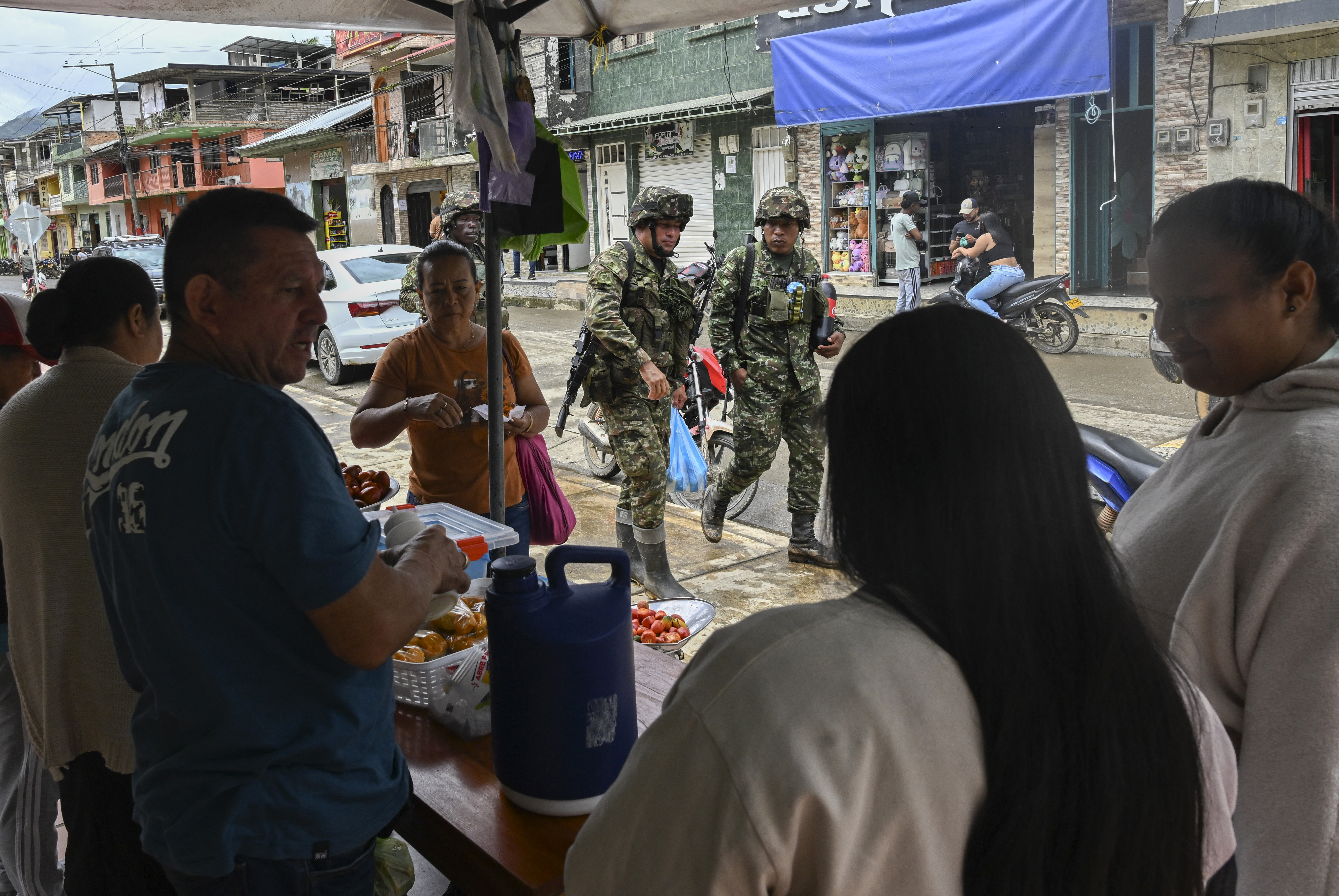 Aiming a blow at narcos, Colombia pays farmers to uproot coca