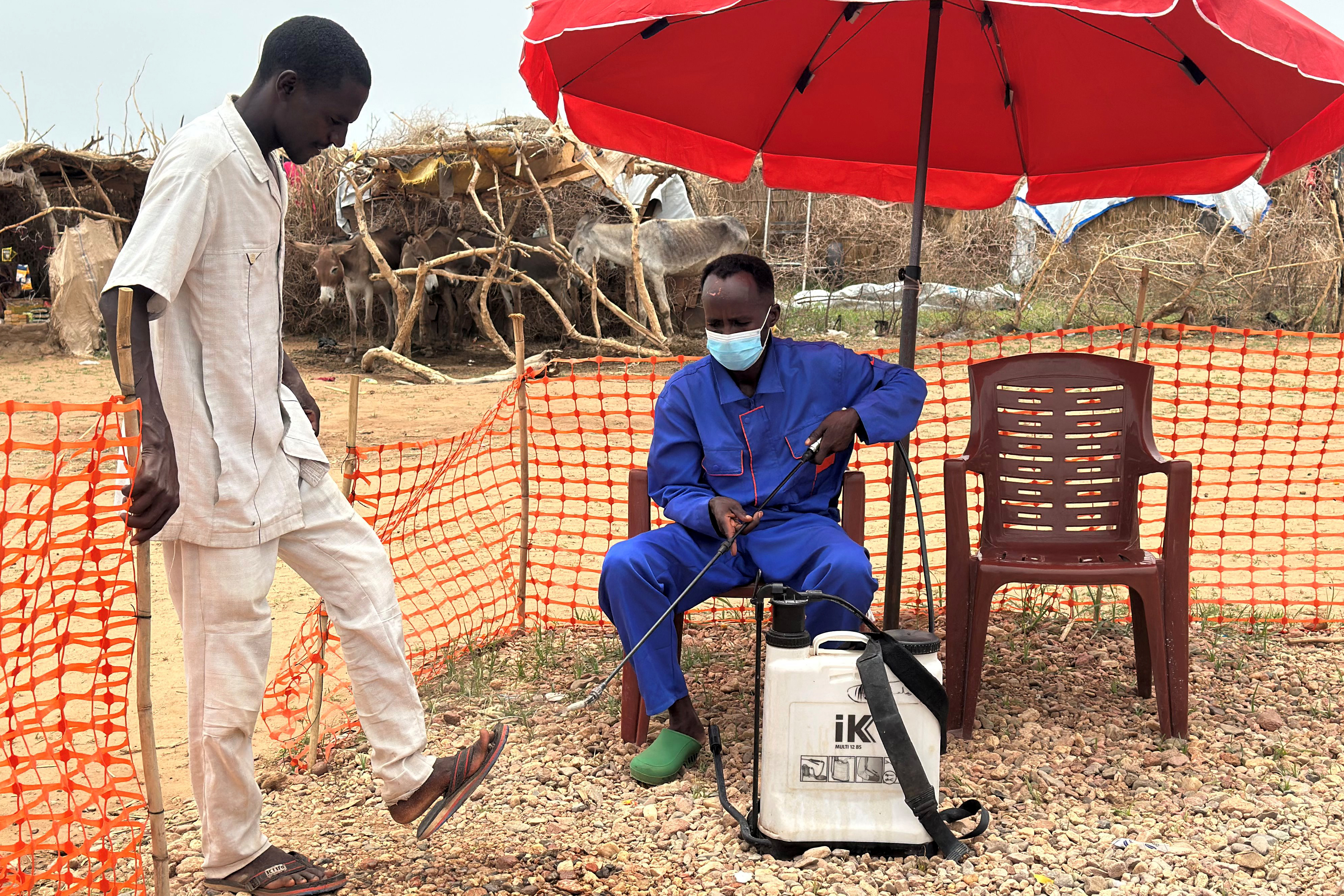 Sudan refugees face cholera outbreak with nothing but lemons for medicine