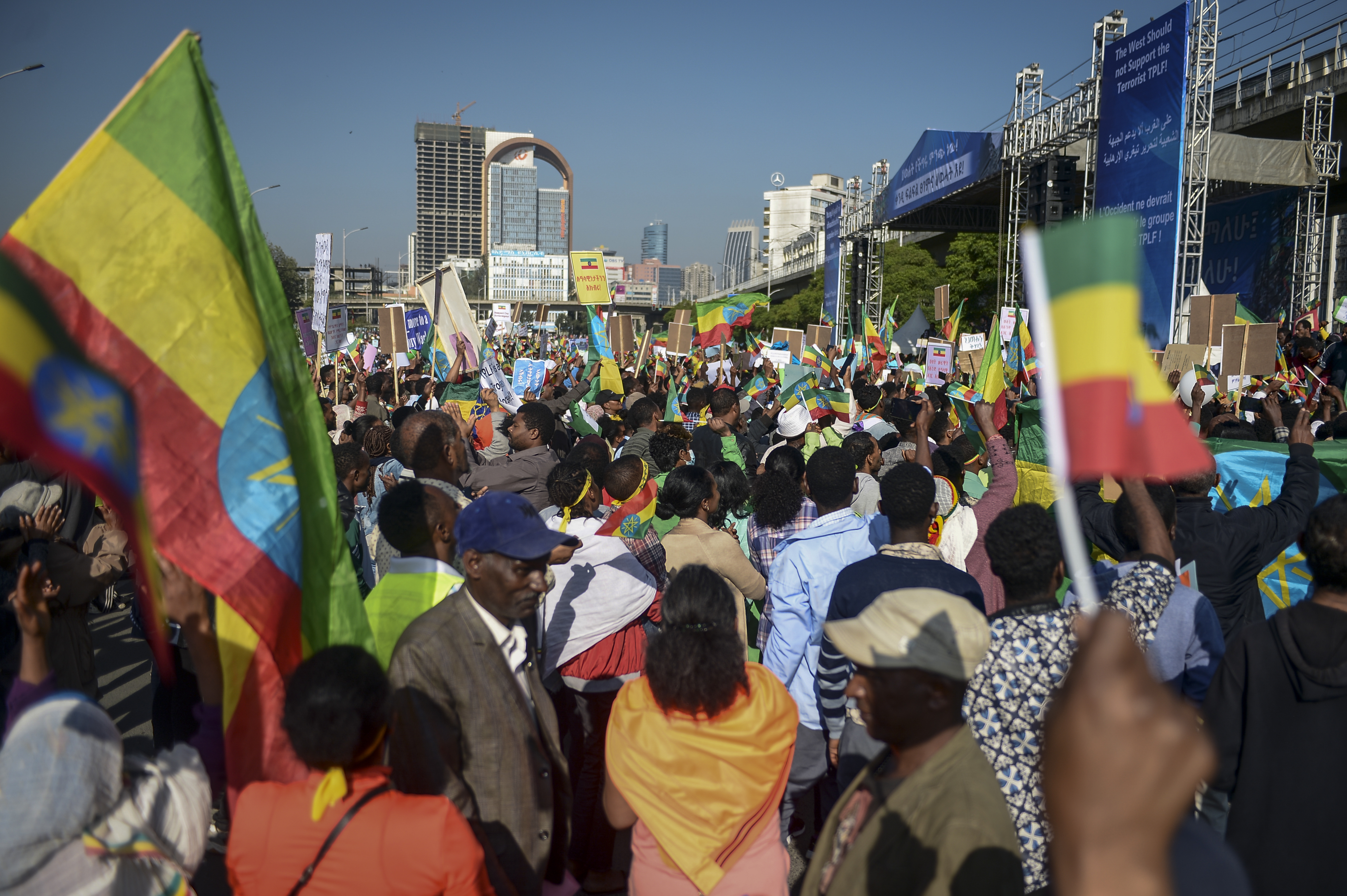 Ethiopian protesters holding national flags.