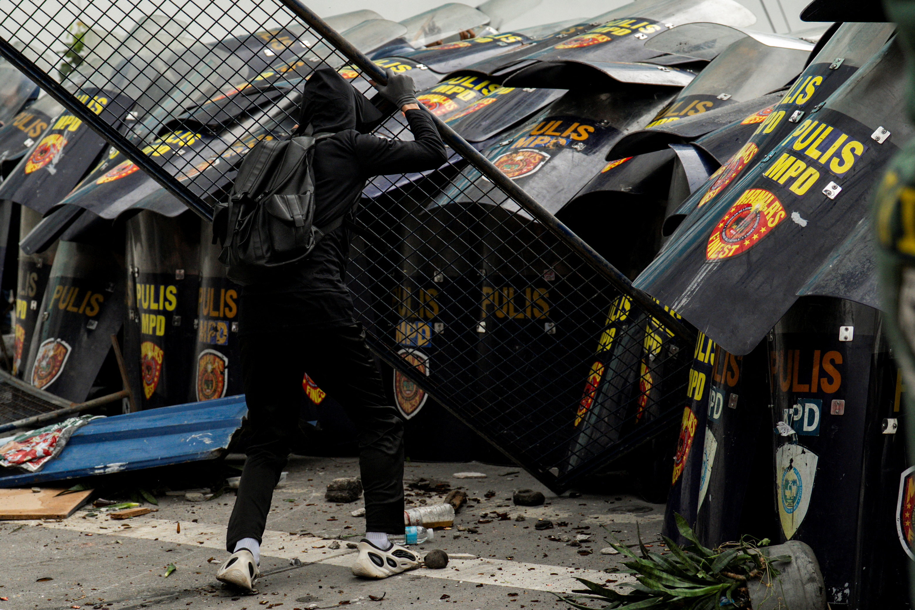Thousands take to streets as Philippines protests flood control fraud