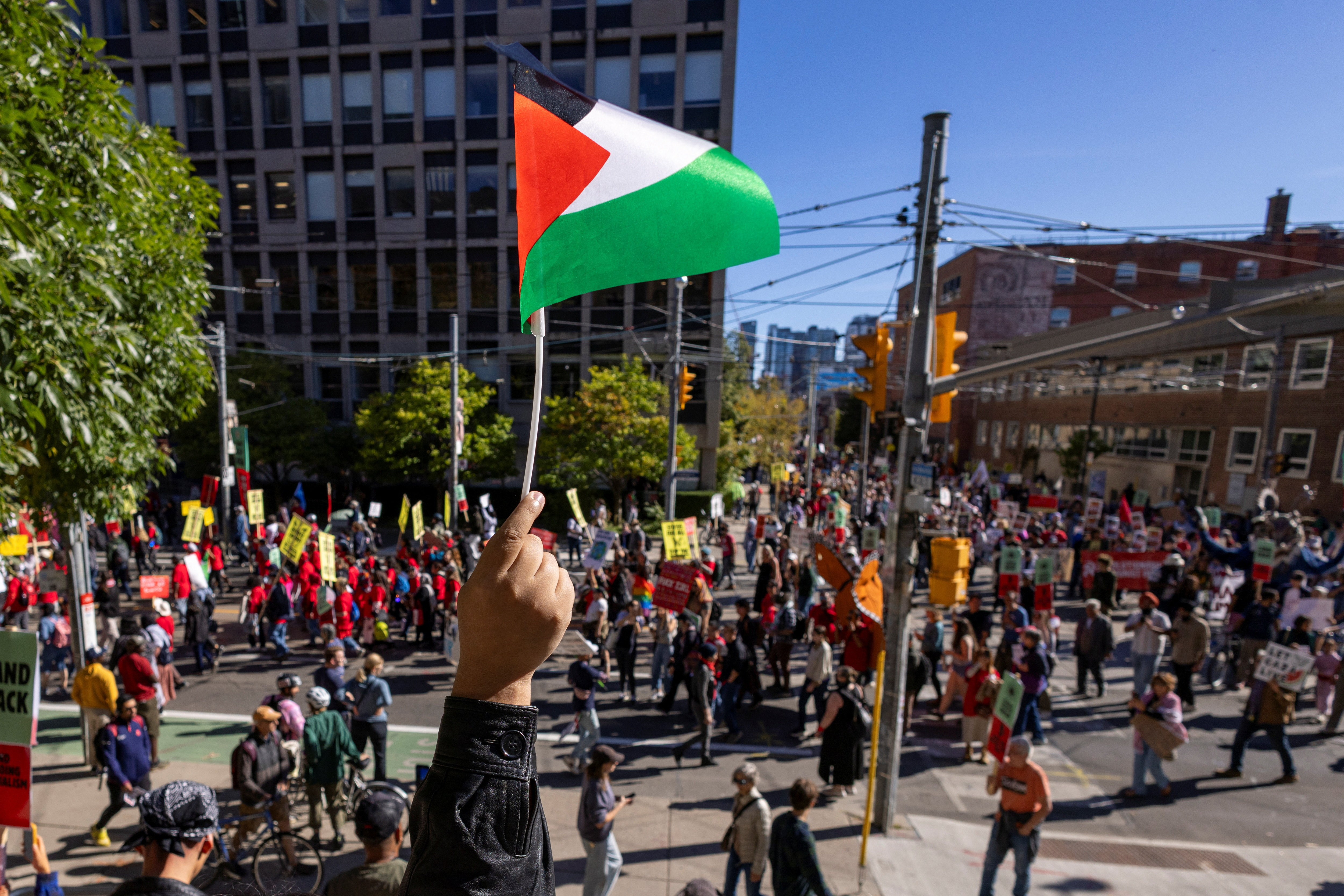 Demonstrators march to protest policies under Prime Minister Mark Carney's government including those on climate, cuts to public service, increased military spending and in support of Palestinians, in Toronto, Ontario, Canada September 20, 2025. REUTERS/Carlos Osorio