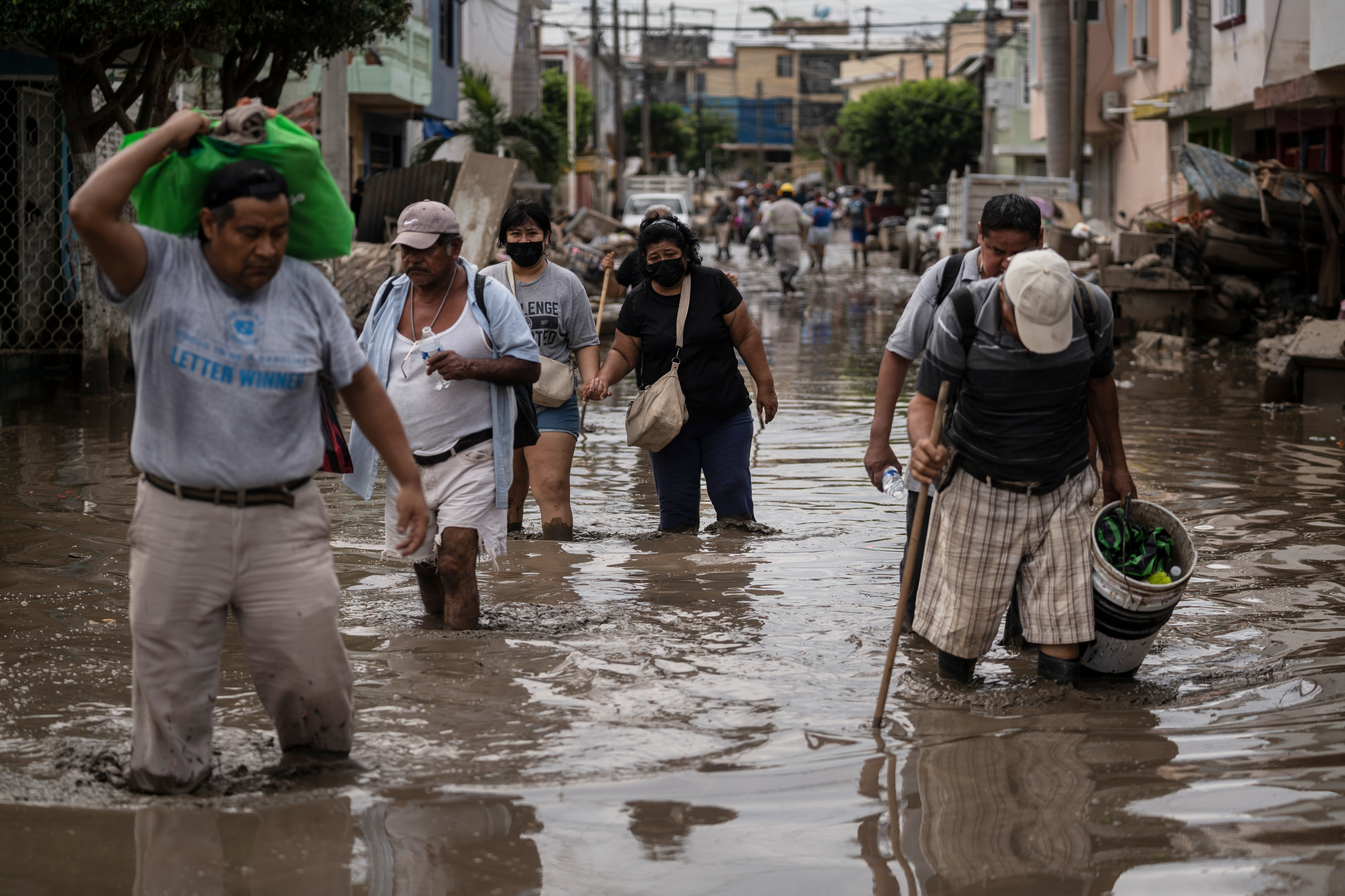 A week after floods, central Mexico struggle to recover from devastation