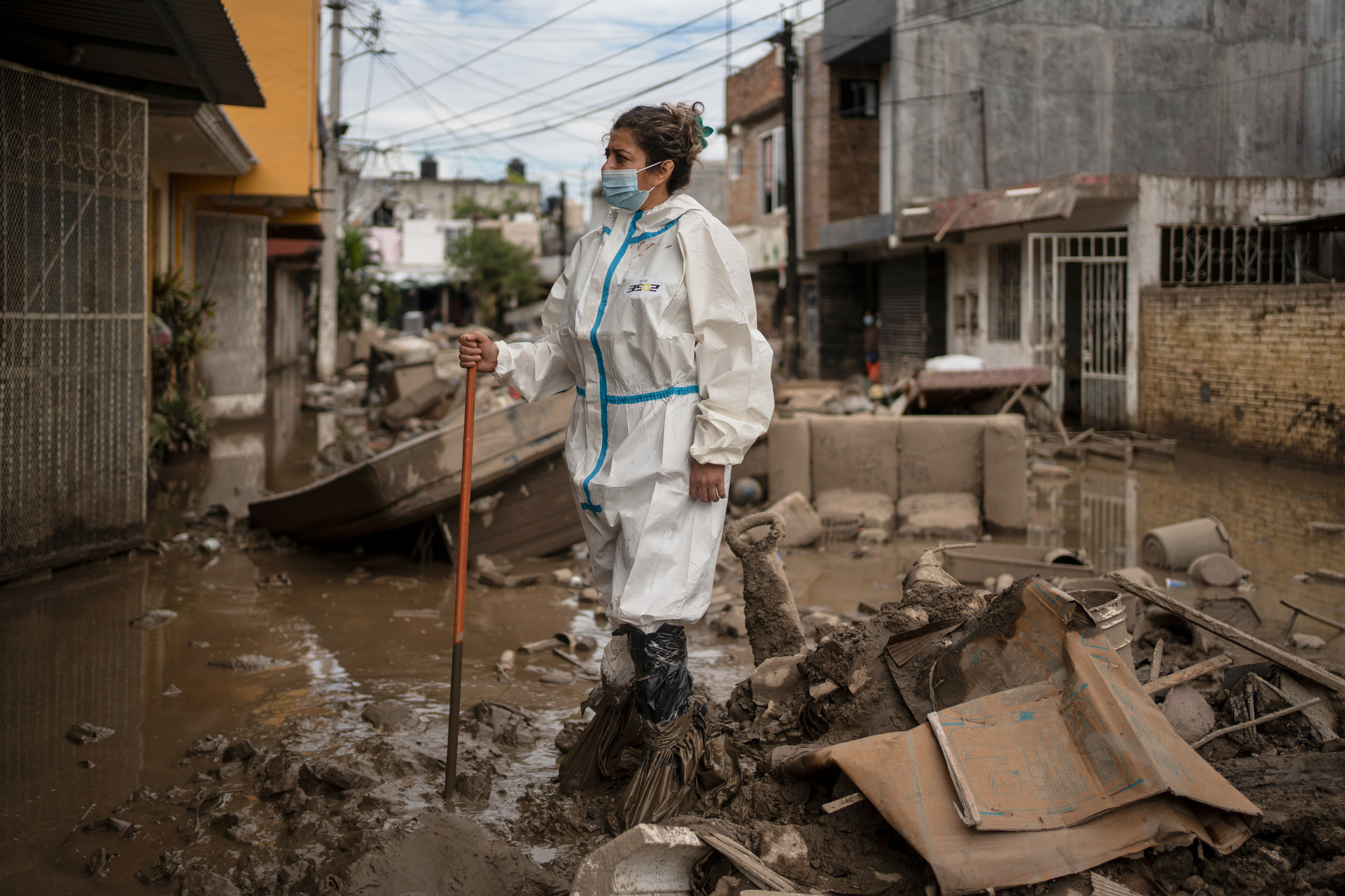 A week after floods, central Mexico struggle to recover from devastation