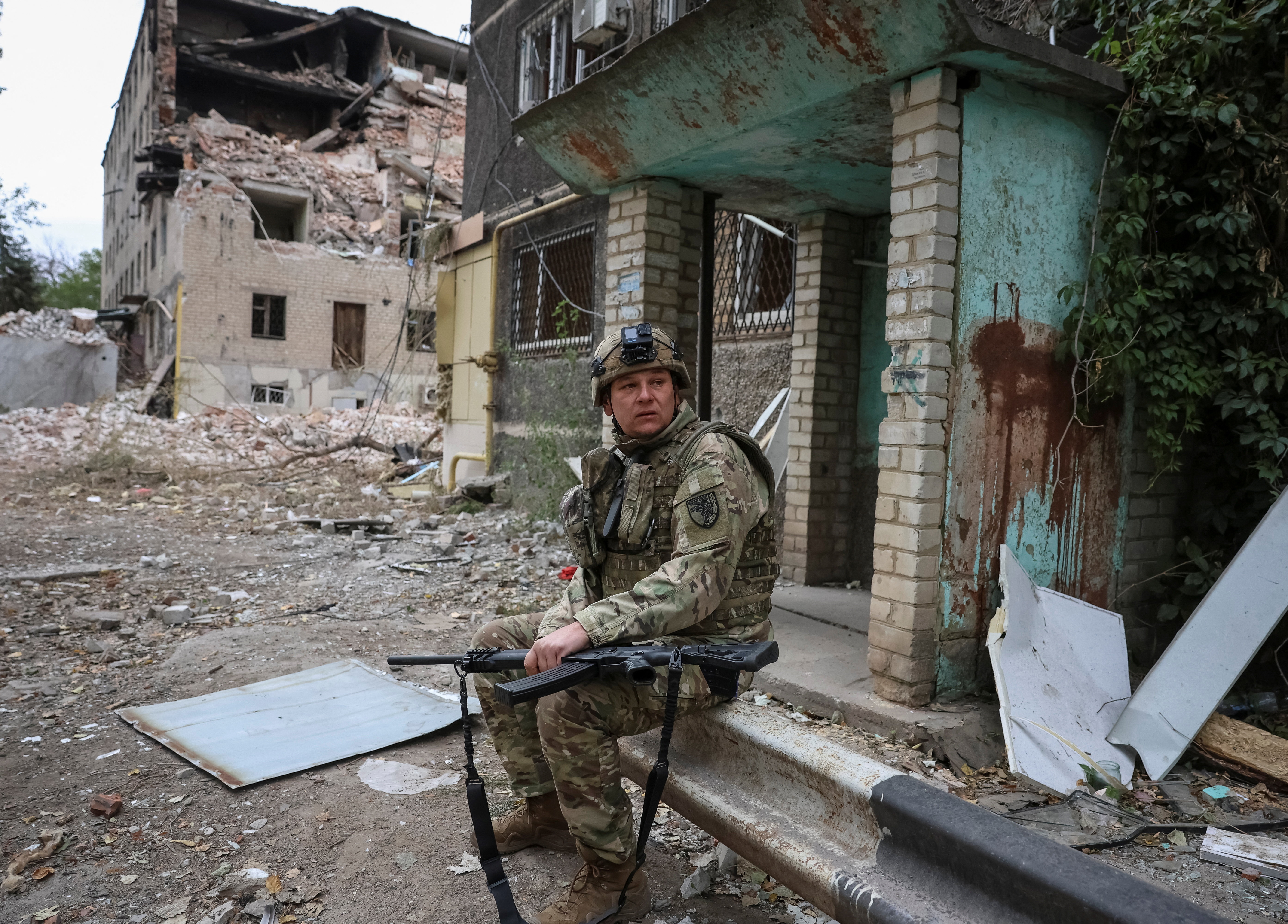 Ukrainian serviceman holds a shotgun as he checks a sky looks out for Russian combat drones, amid Russia's attack on Ukraine, in the frontline town of Kostiantynivka in Donetsk region, Ukraine September 29, 2025. Radio Free Europe/Radio Liberty/Serhii Nuzhnenko via REUTERS TPX IMAGES OF THE DAY