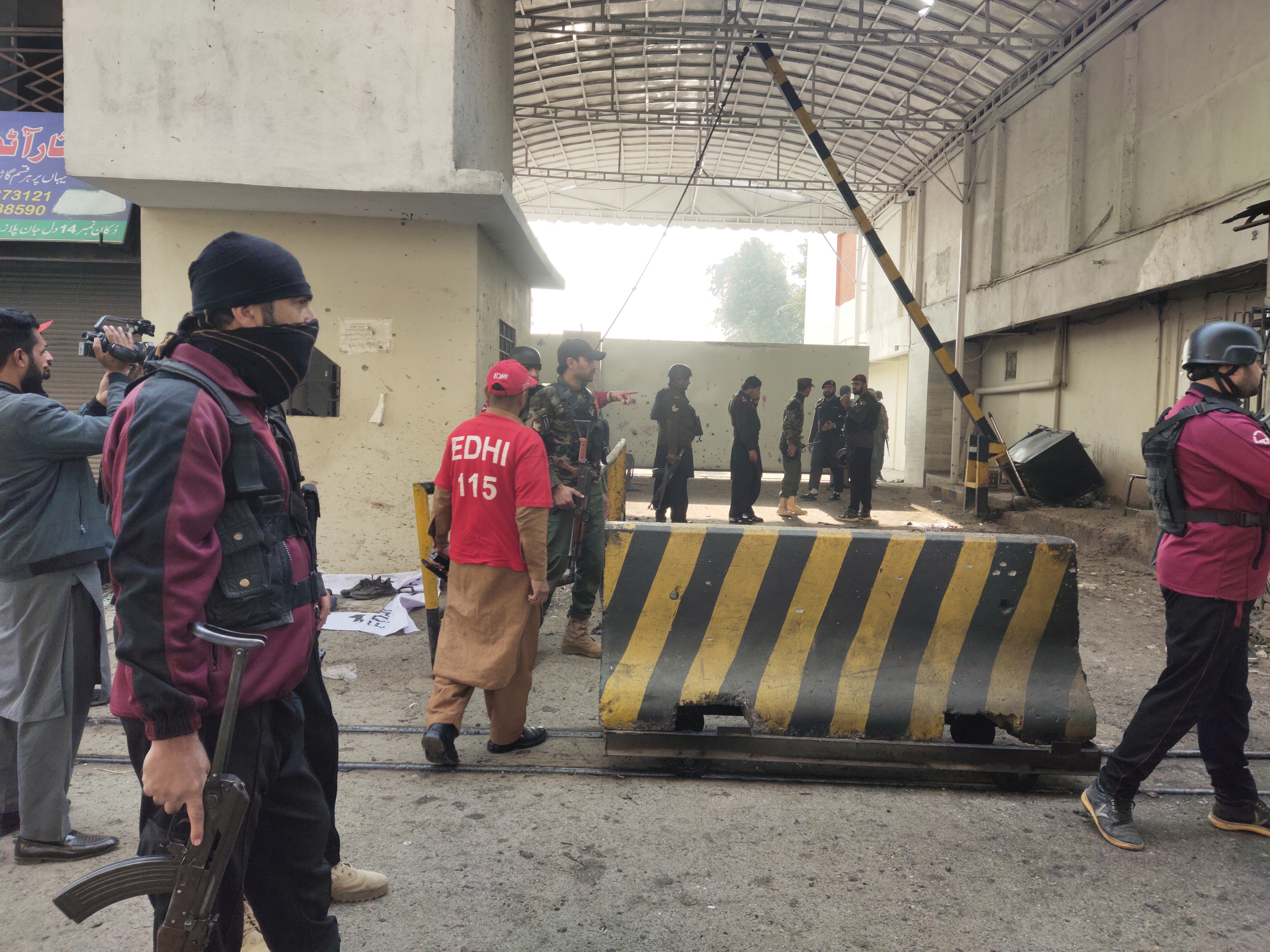 epa12545095 Pakistani security officials inspect the scene of a militant attack at the paramilitary FC headquarters in Peshawar, the provincial capital of KPK, Pakistan, 24 November 2025. At least three FC soldiers and three militants were killed. EPA/BILAWAL ARBAB