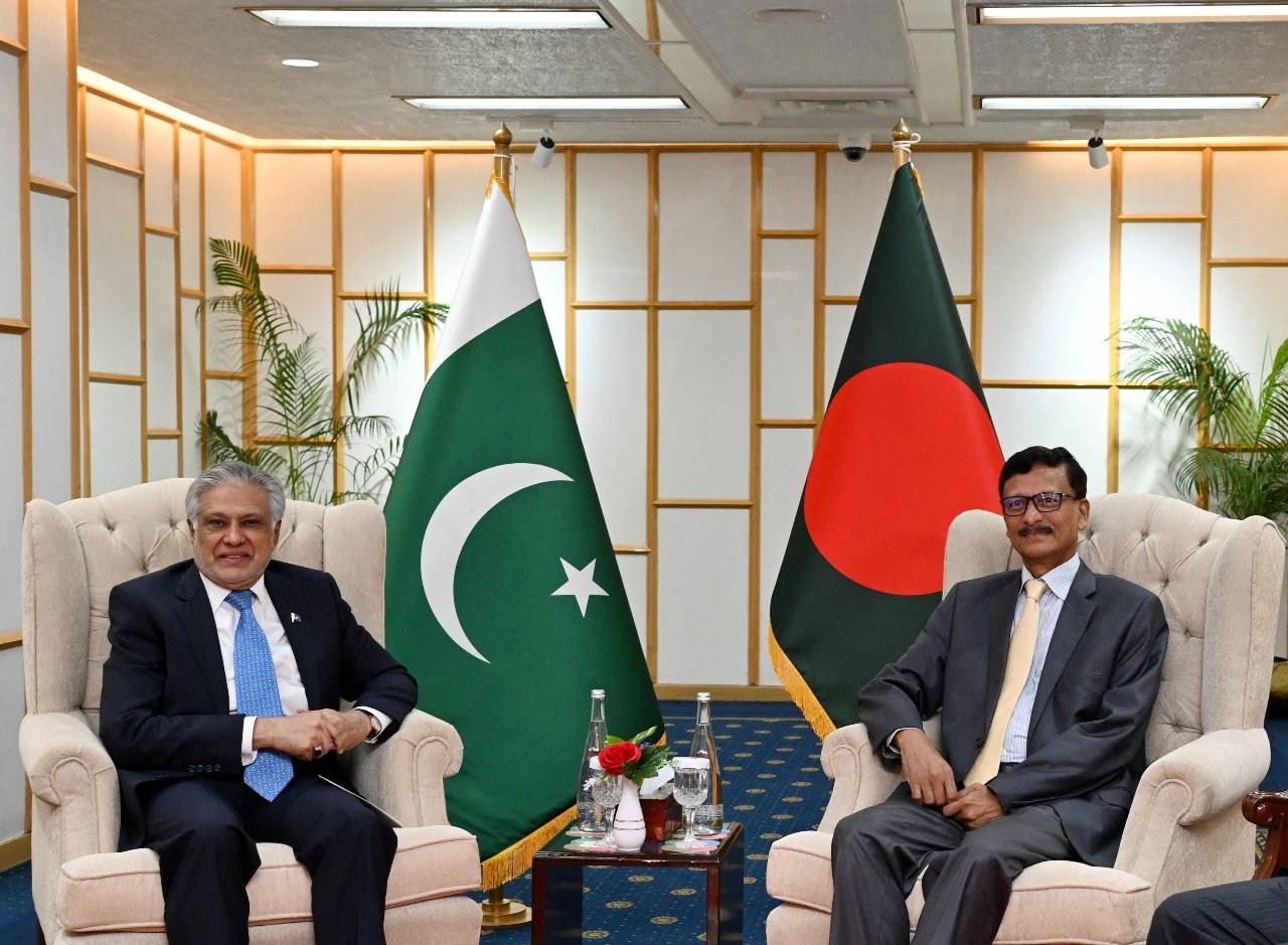 Mohammad Touhid Hossain, foreign affairs adviser of Bangladesh's interim government and Ishaq Dar, Pakistan's foreign minister, attend a bilateral meeting in Dhaka, Bangladesh [File: Bangladesh's Ministry of Foreign Affairs/Handout via Reuters]