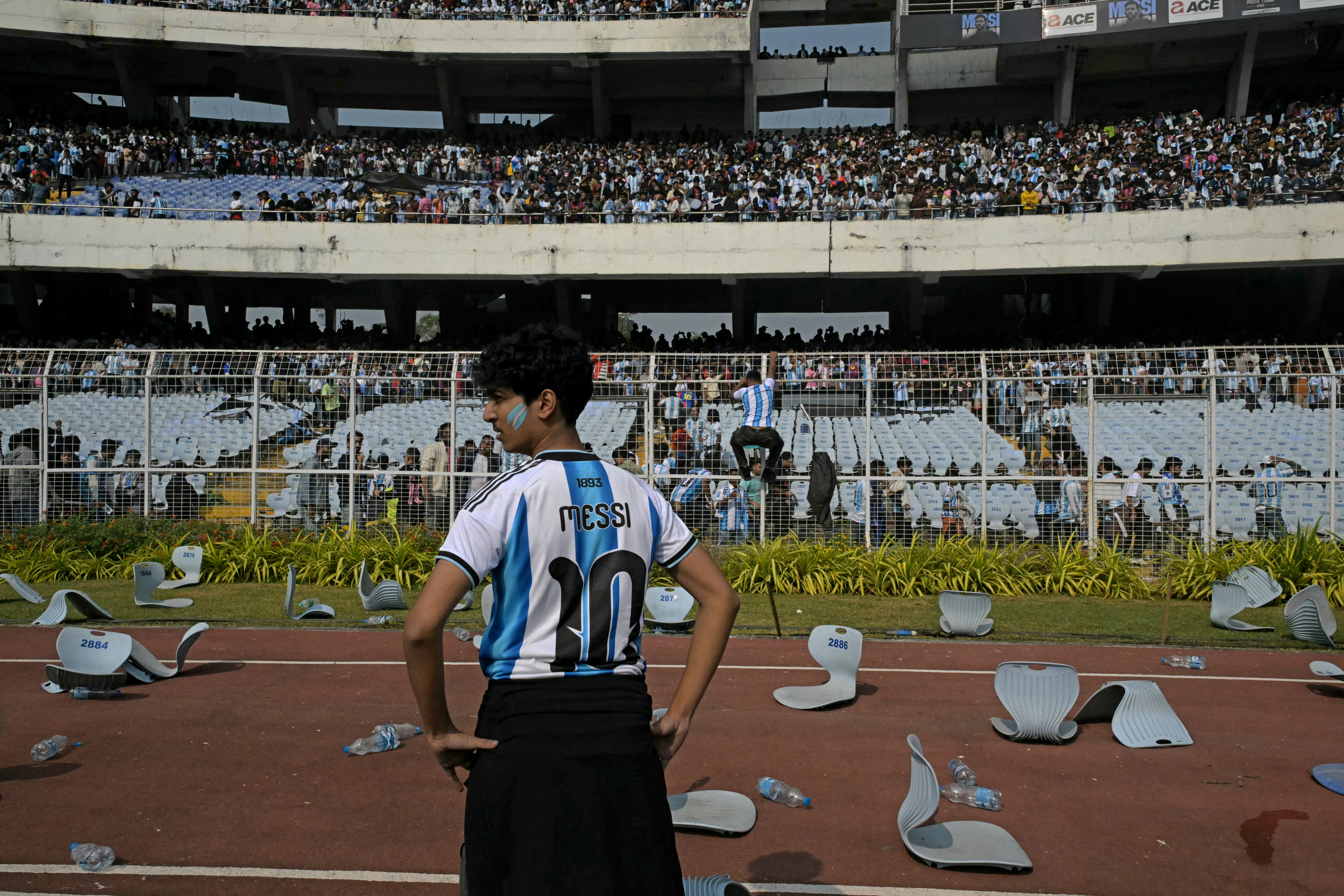 Fans vandalise India stadium after Messi's abrupt exit