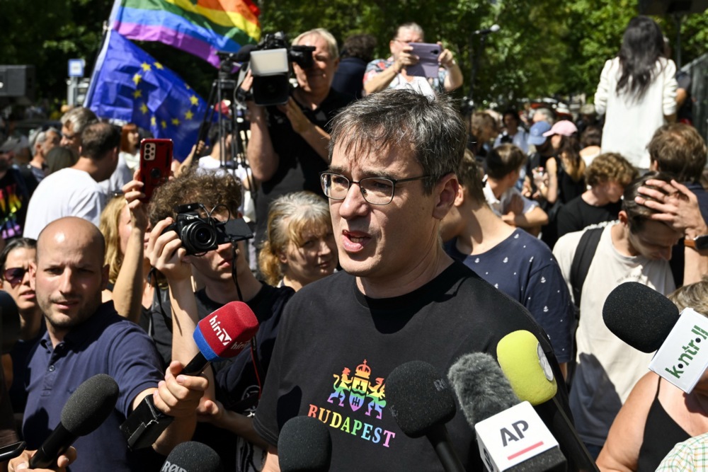 epa12276907 Budapest Mayor Gergely Karacsony speaks to the media in front of the National Investigation Bureau in Budapest, Hungary, 01 August 2025. Karacsony will be questioned as a suspect in connection with the organization of the Budapest Pride event. EPA/Tamas Purger HUNGARY OUT
