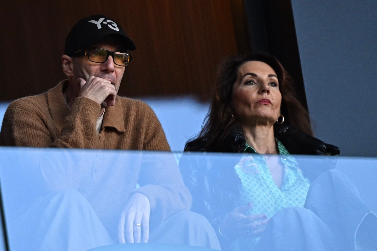 Former French football player Zinedine Zidane and his wife Veronique Zidane watch the Africa Cup of Nations (CAN) round of 16 football match between Algeria and Democratic Republic of Congo at the Prince Moulay El Hassan stadium in Rabat on January 6, 2026. (Photo by Gabriel BOUYS / AFP)